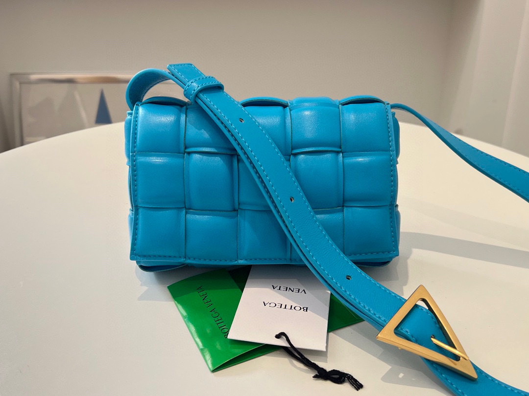 보테가베네타 여자가방 미듐   717506