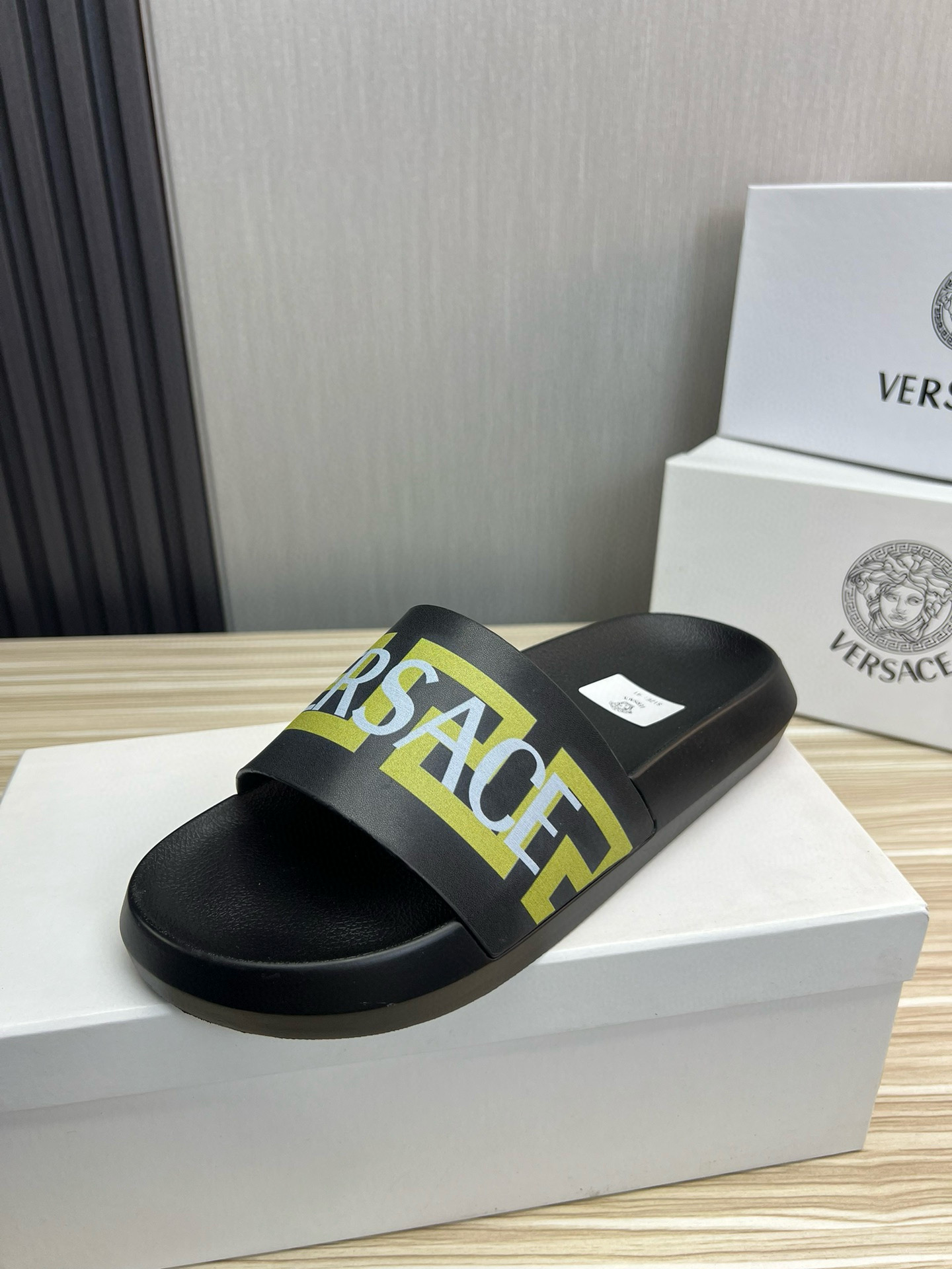 베르사체 남자 슬리퍼