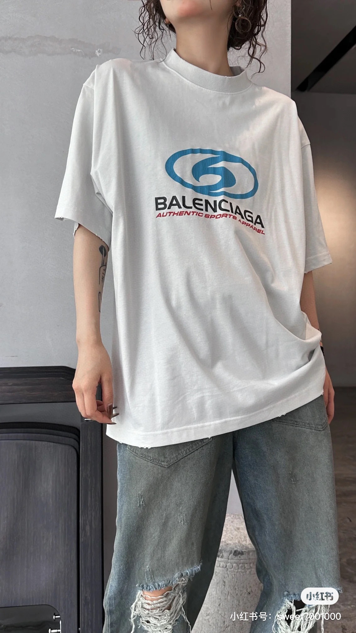 발렌시아가 남녀공용 반팔티