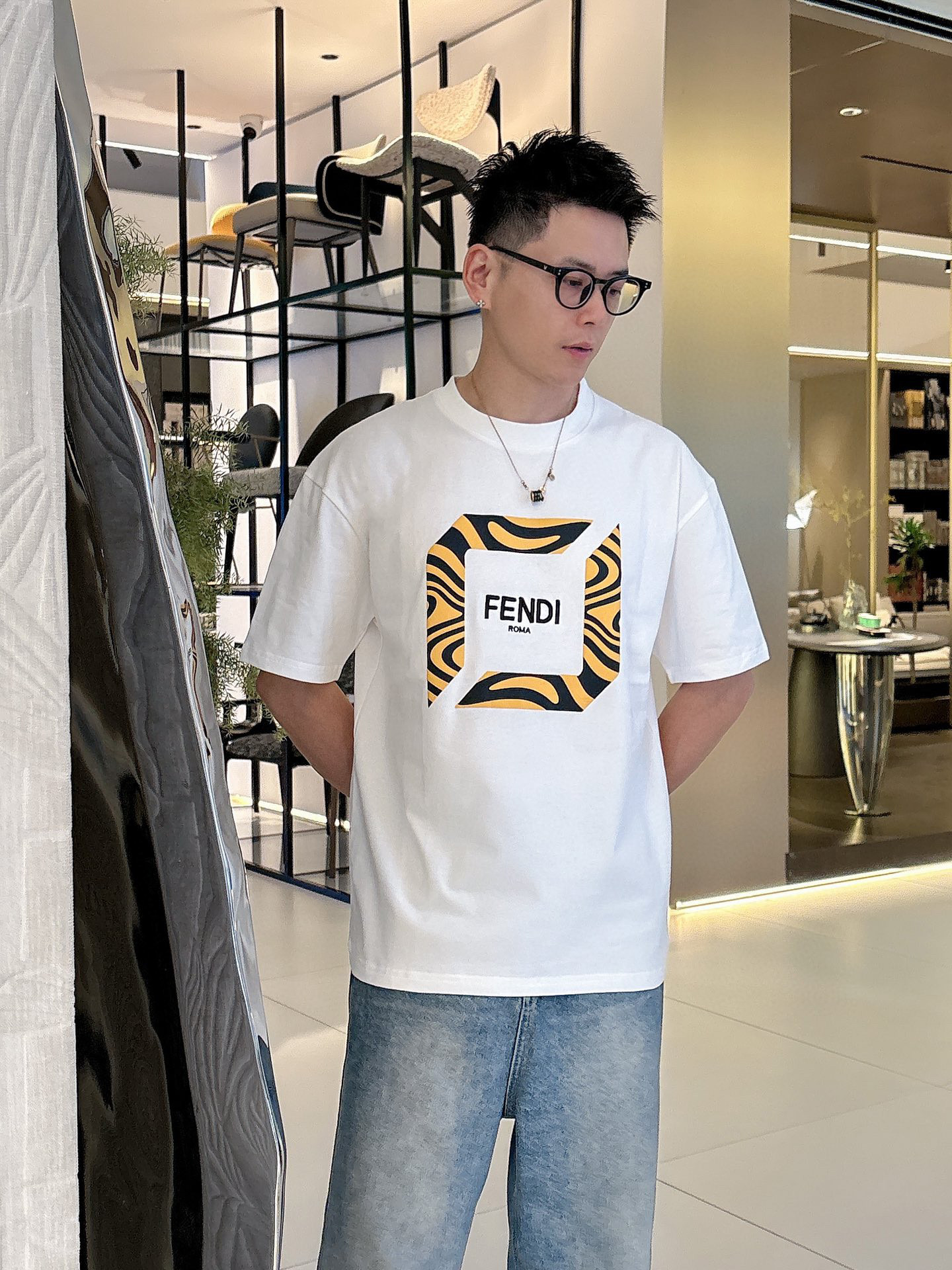 펜디 남자 반팔티