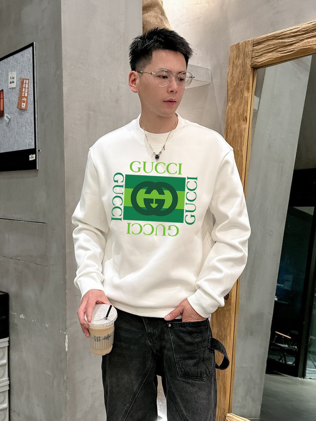 구찌 남자 맨투맨