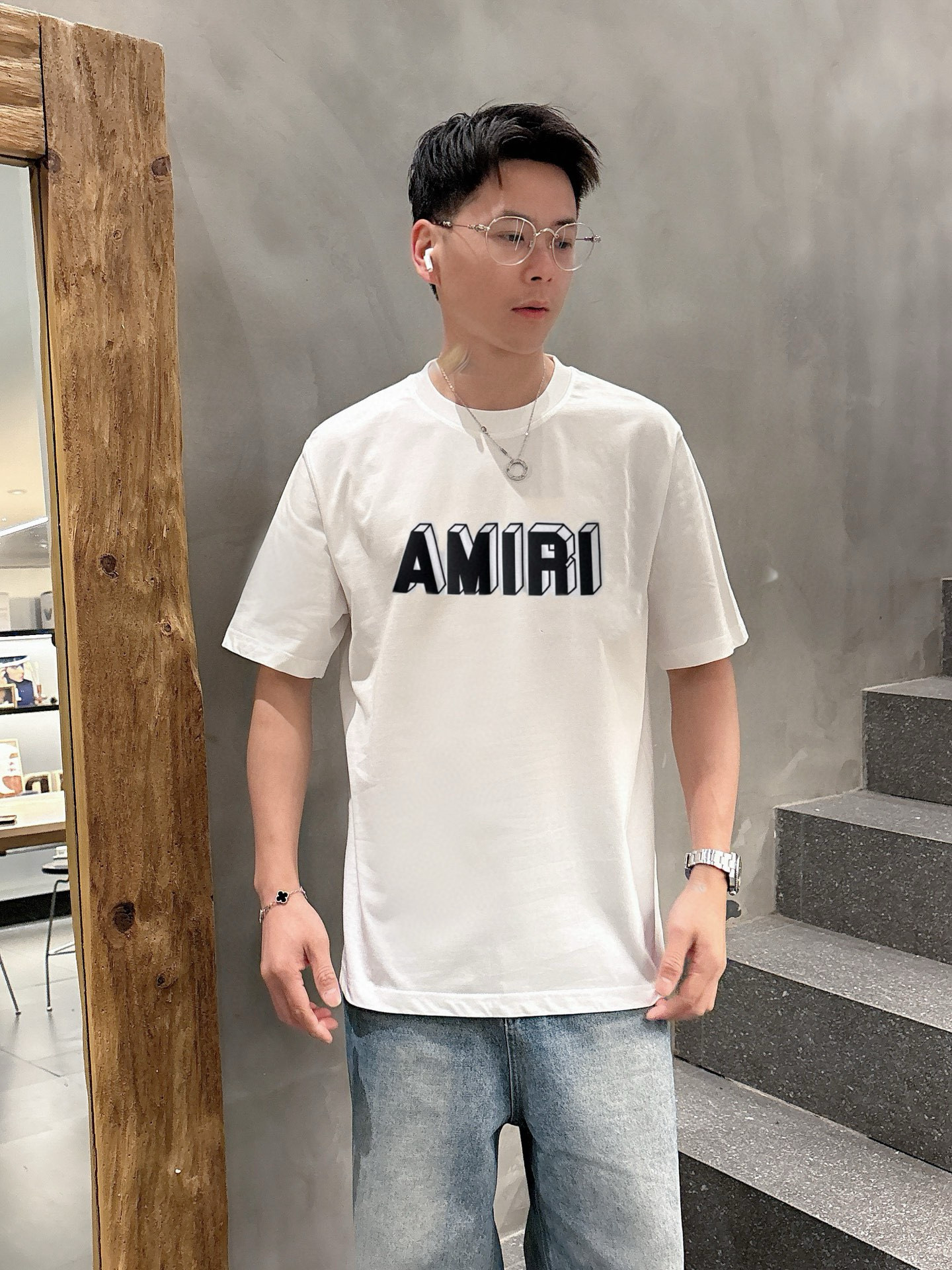 아미 아미리 반팔티