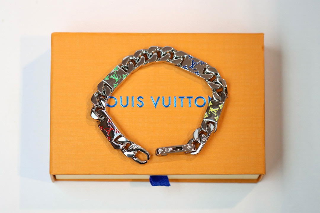 루이비통 팔찌