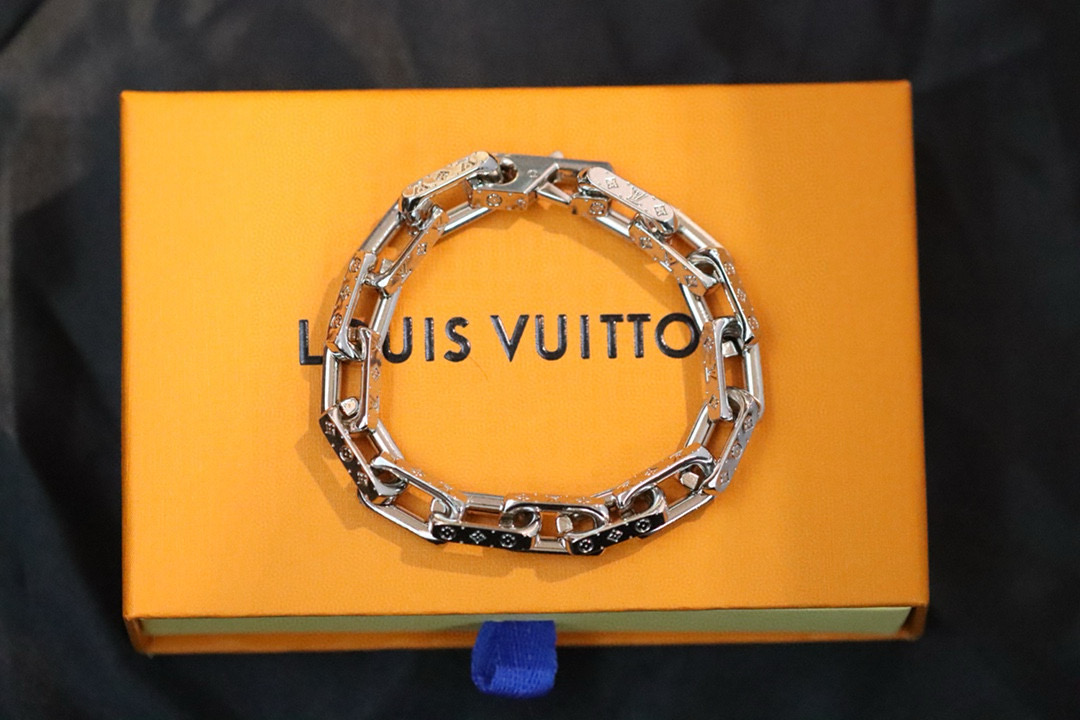 루이비통 팔찌