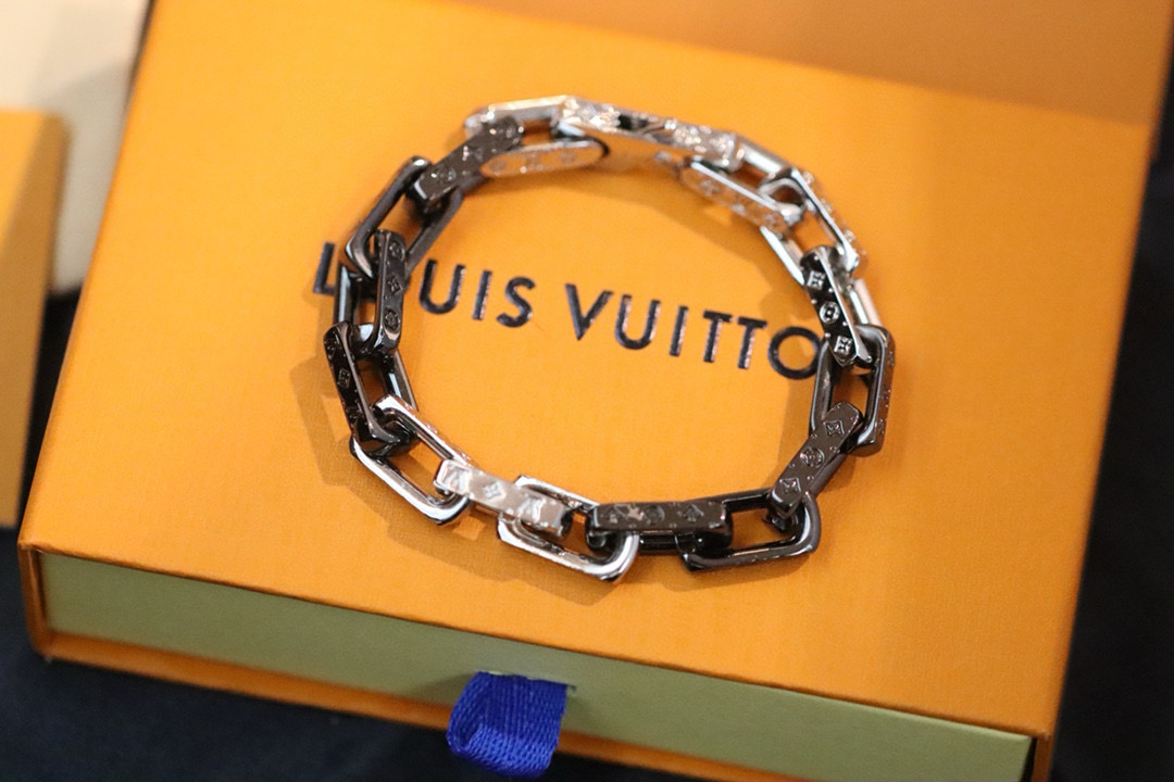 루이비통 팔찌
