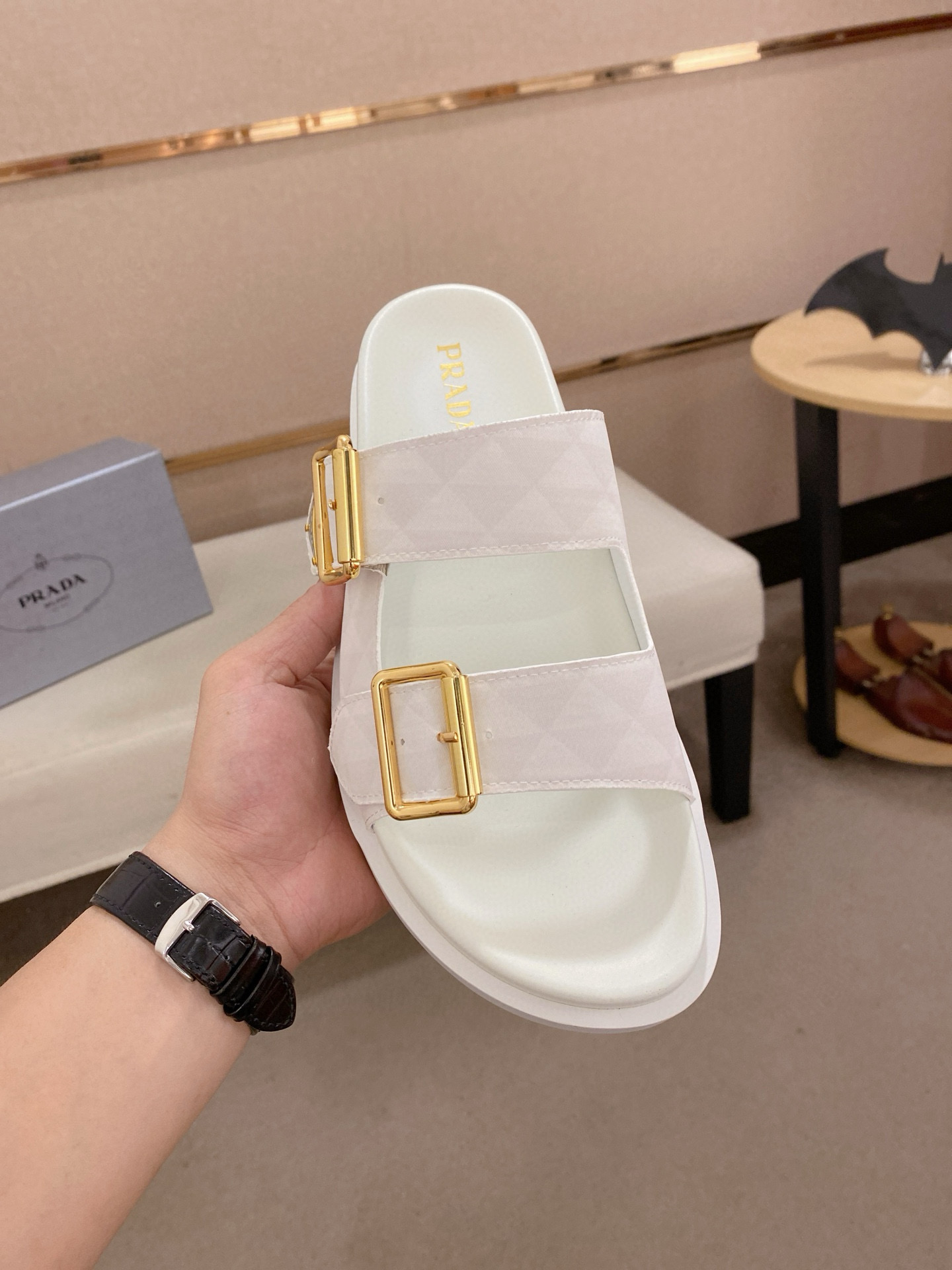 프라다 남자 슬리퍼