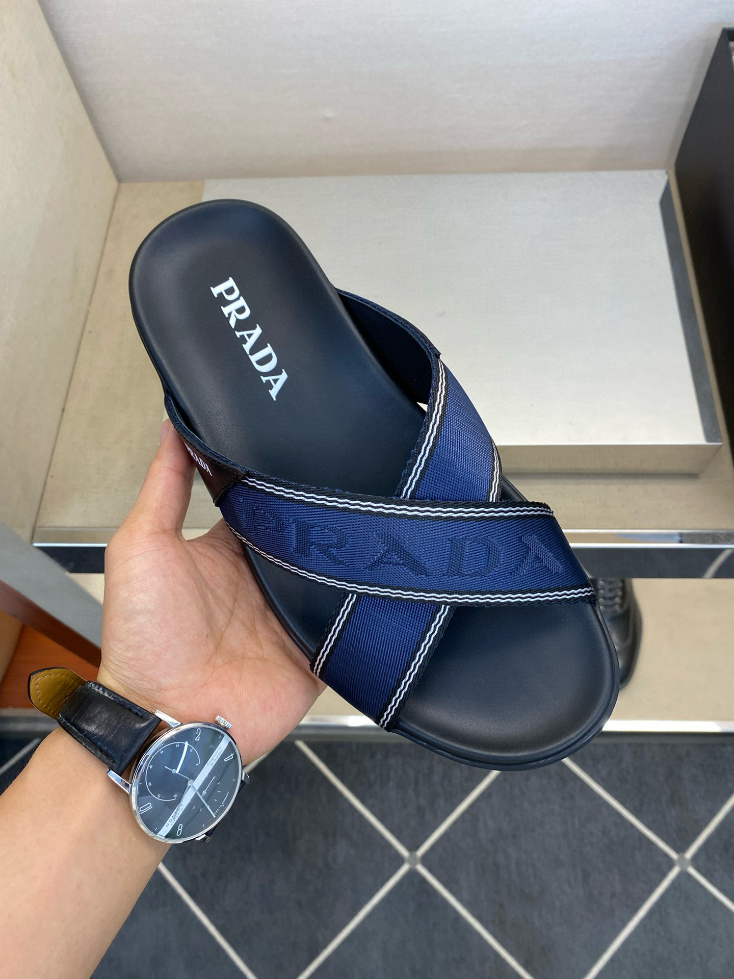 프라다 남자 슬리퍼