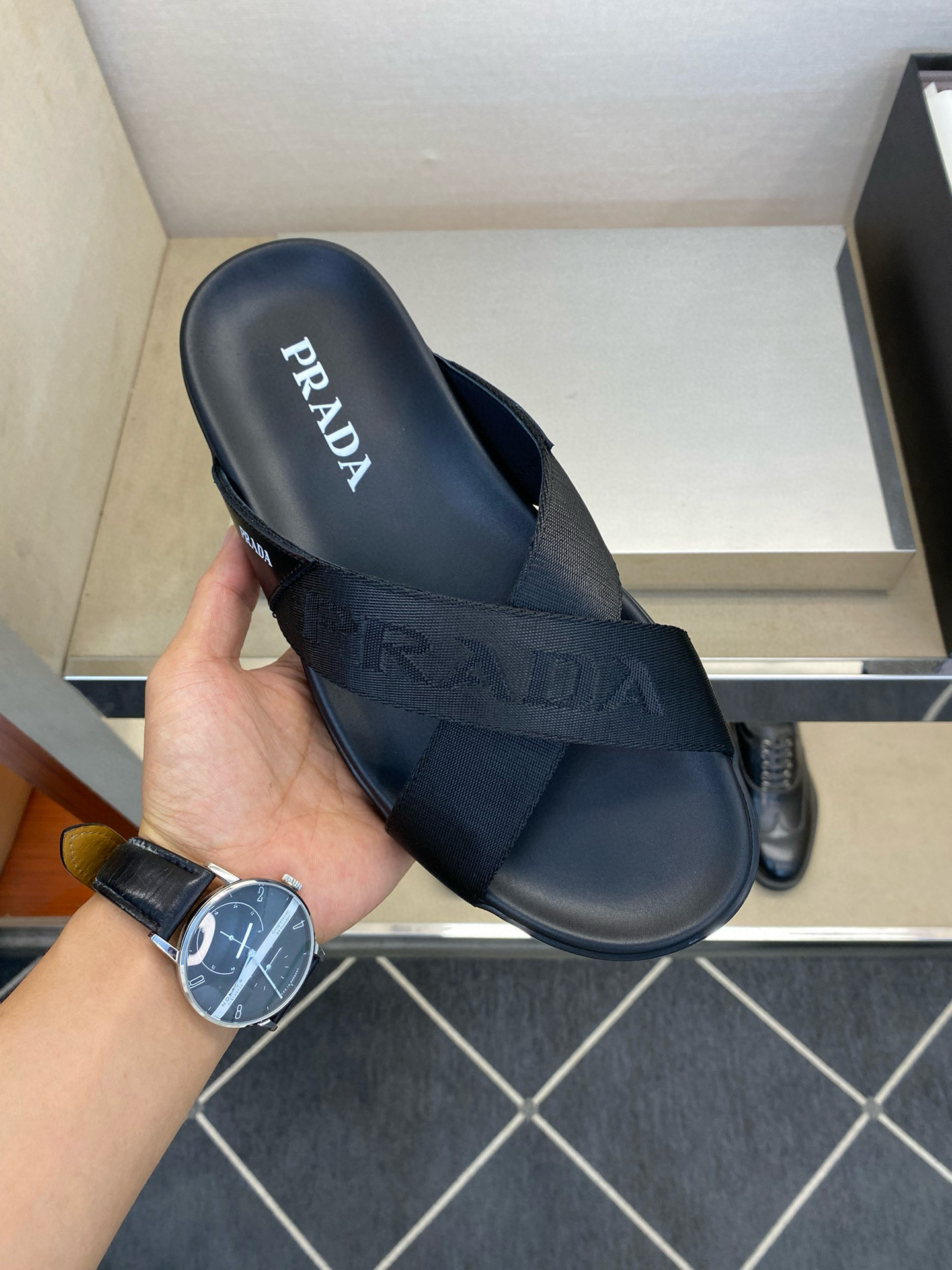 프라다 남자 슬리퍼
