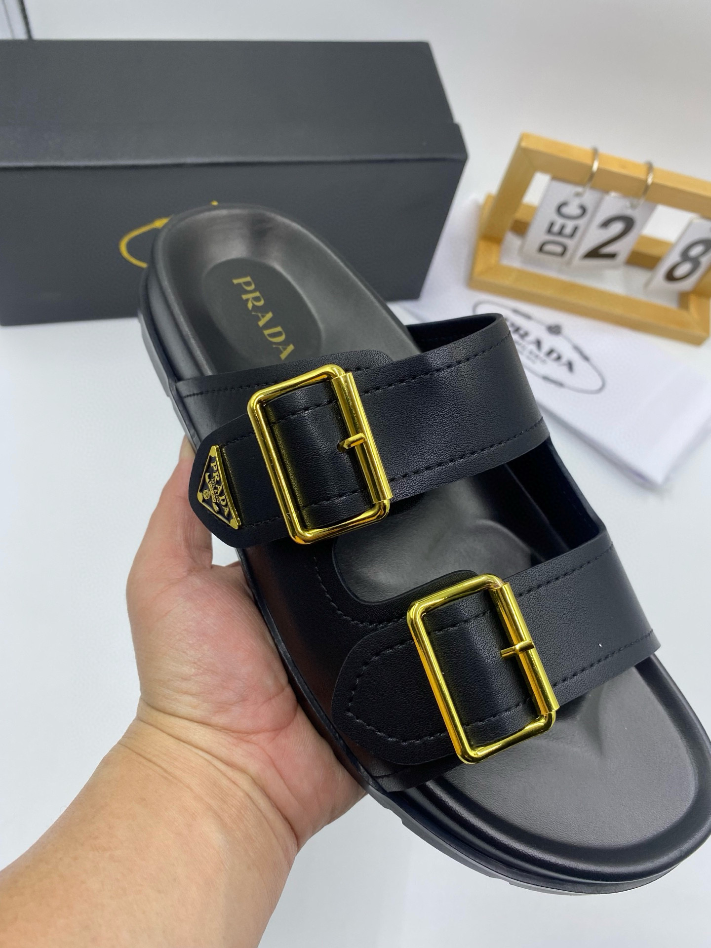 프라다 남자 슬리퍼