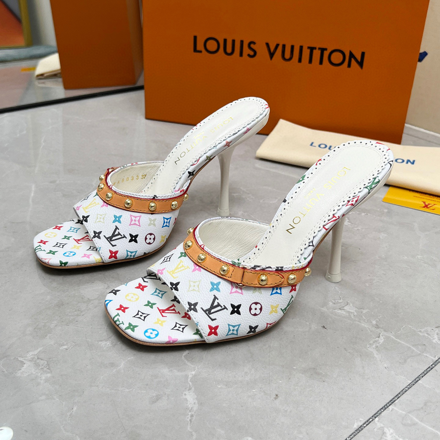 루이비통 여자 슬리퍼 9.5cm