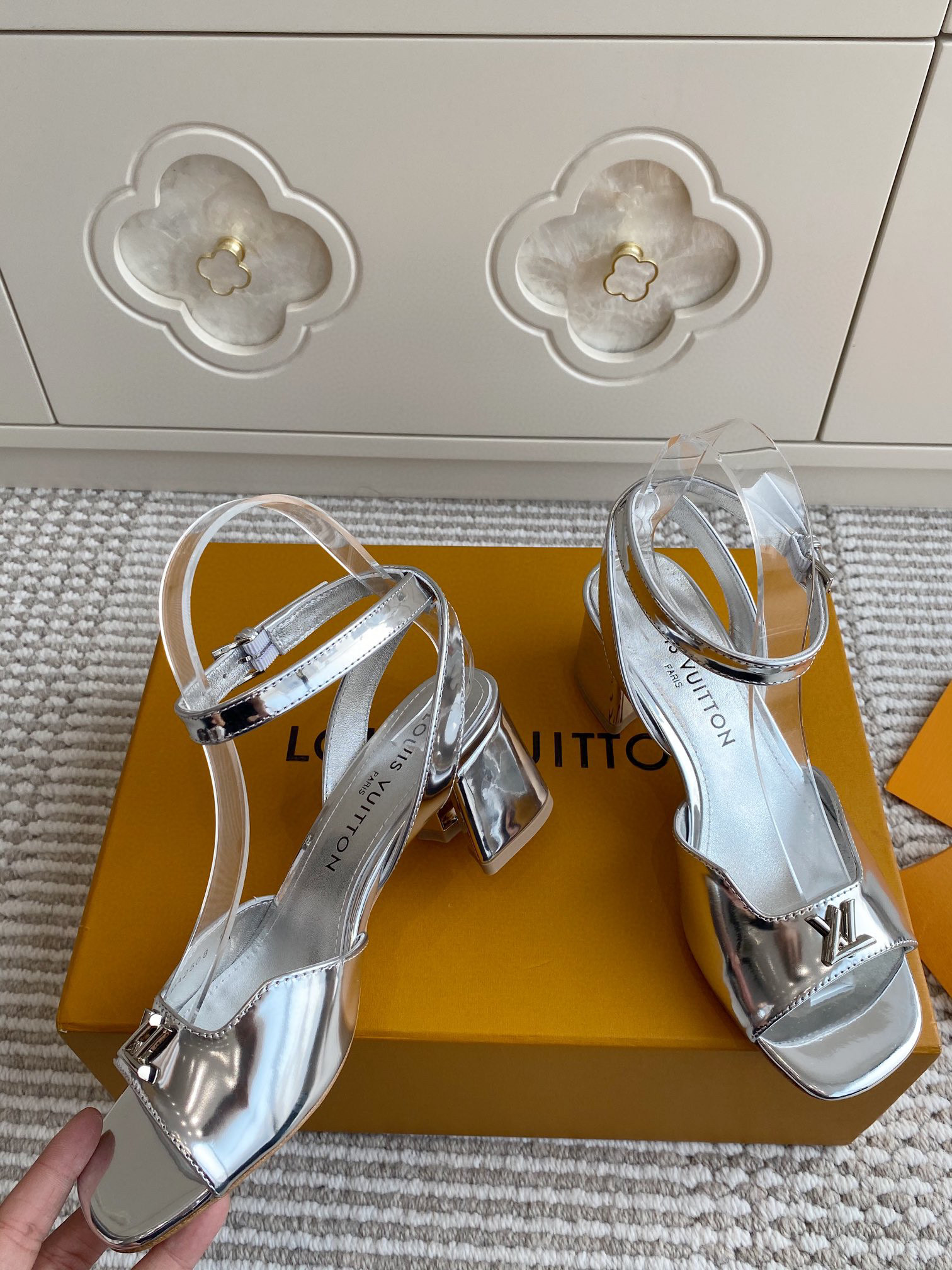 루이비통 여자 샌들 5.5cm