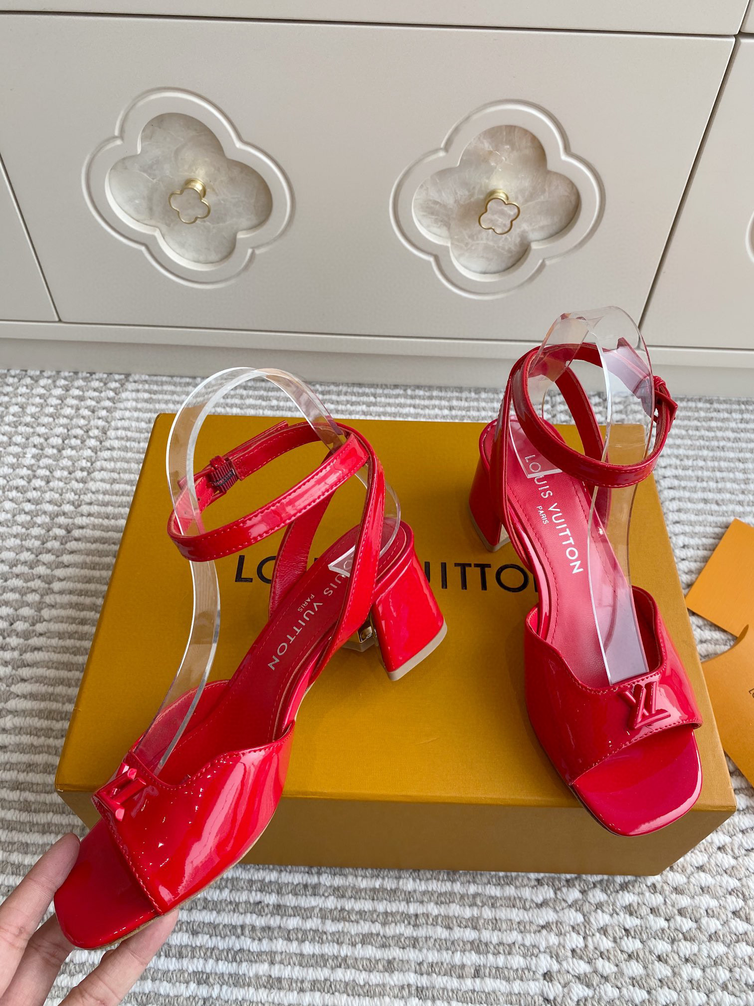 루이비통 여자 샌들 5.5