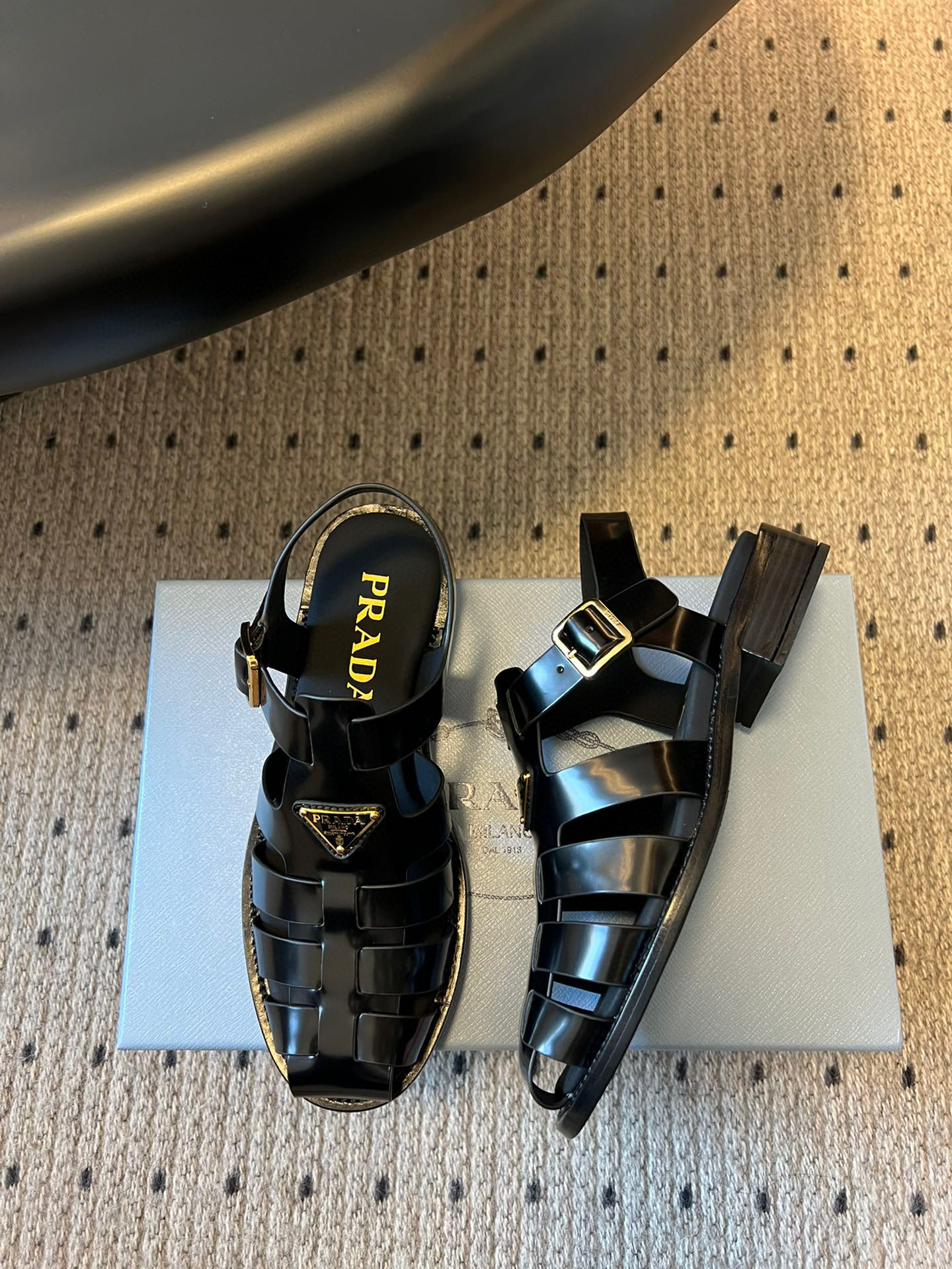 프라다 여자 샌들