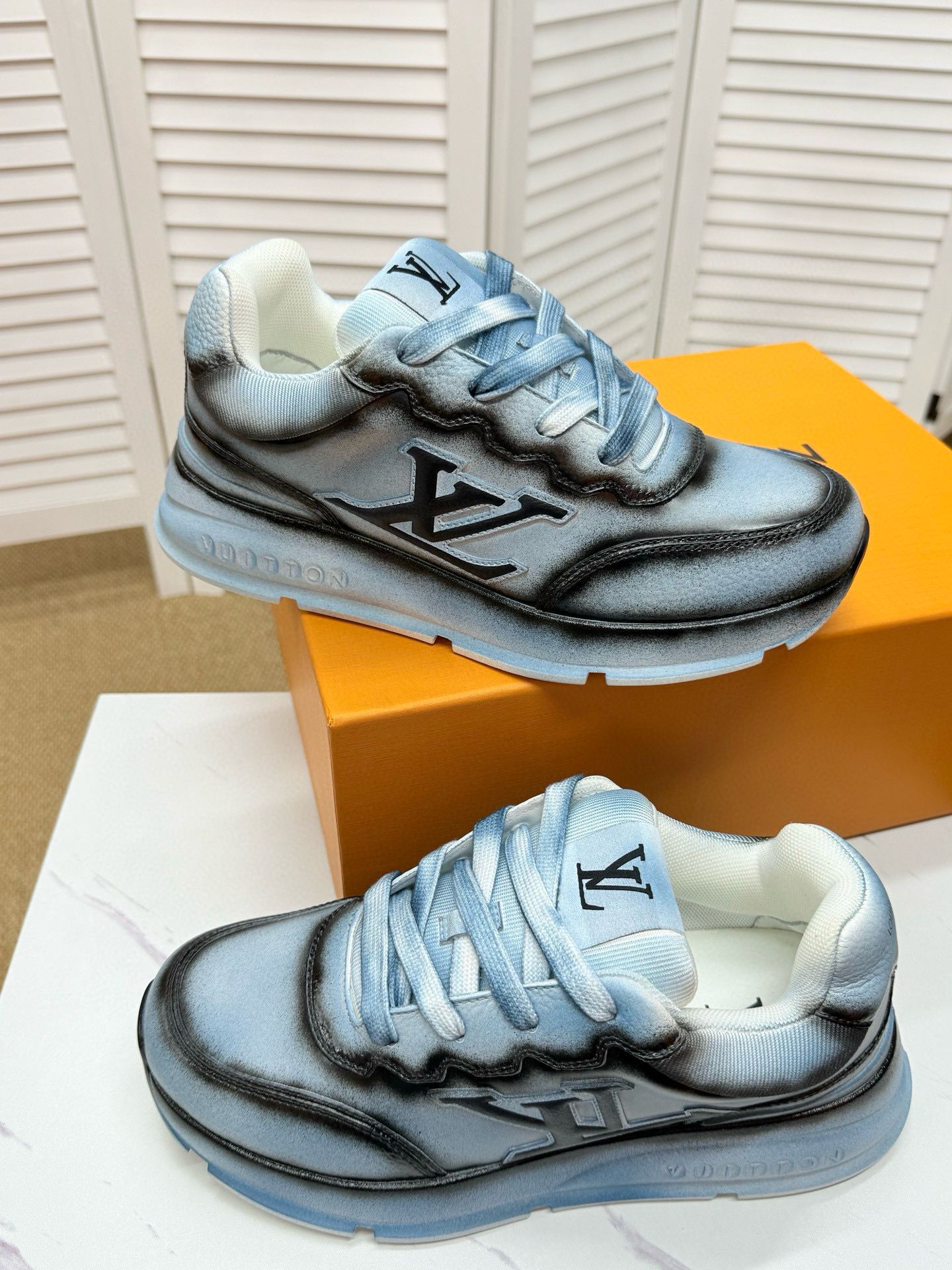 루이비통 남녀공용 신발 운동화 스니커즈