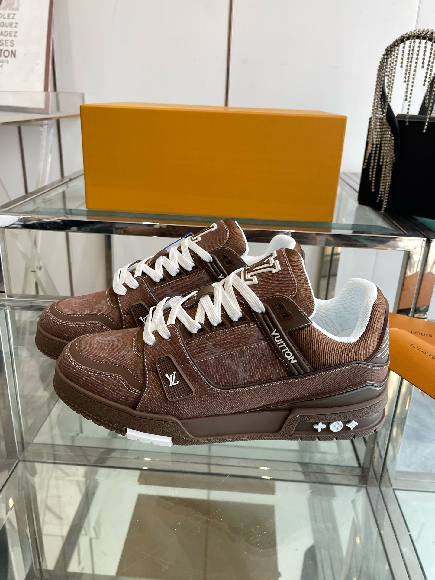 루이비통 트레이너 남녀공용 신발 운동화 스니커즈