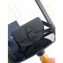 디올 남자가방