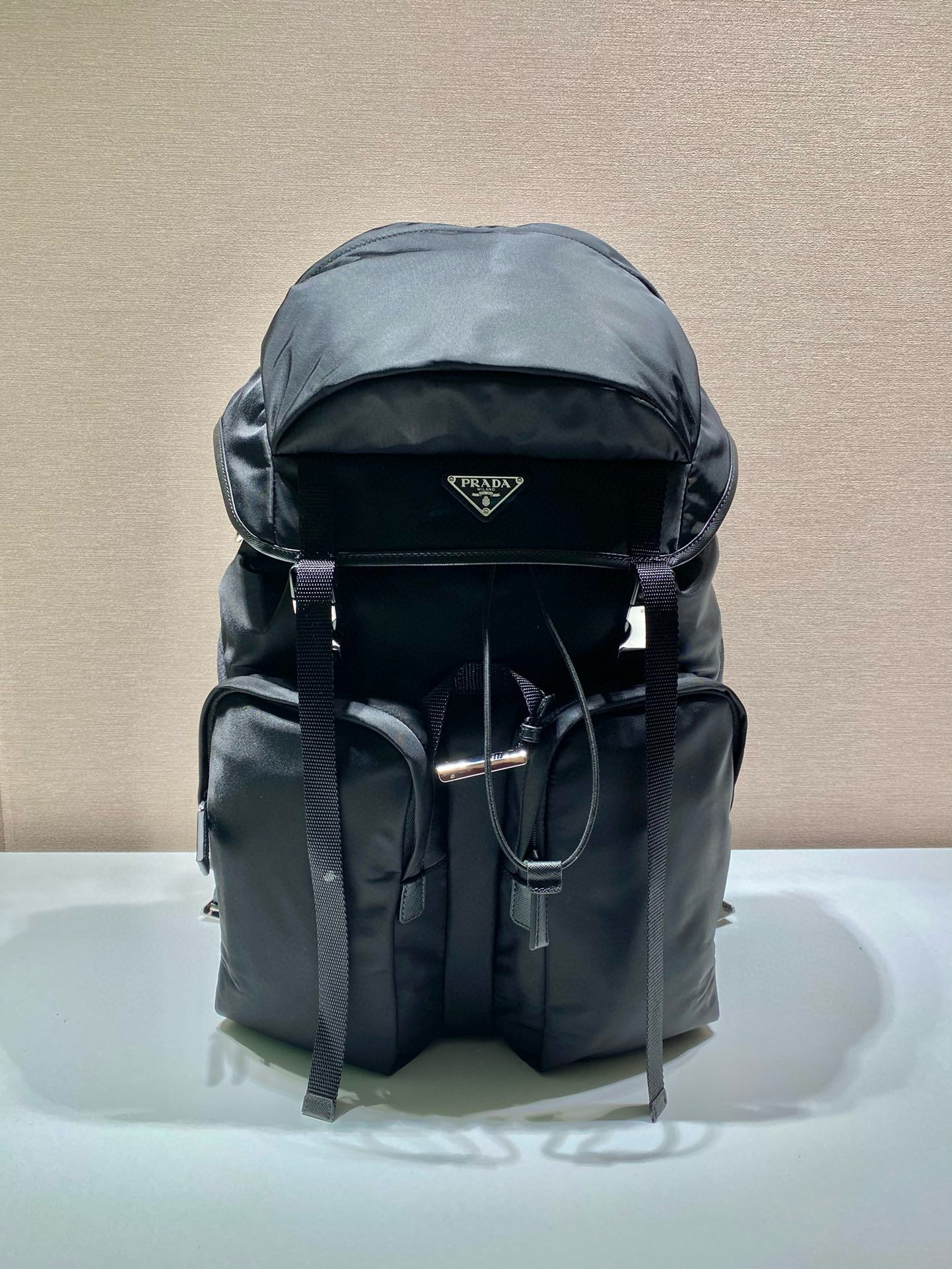 디올 2VZ019 백팩