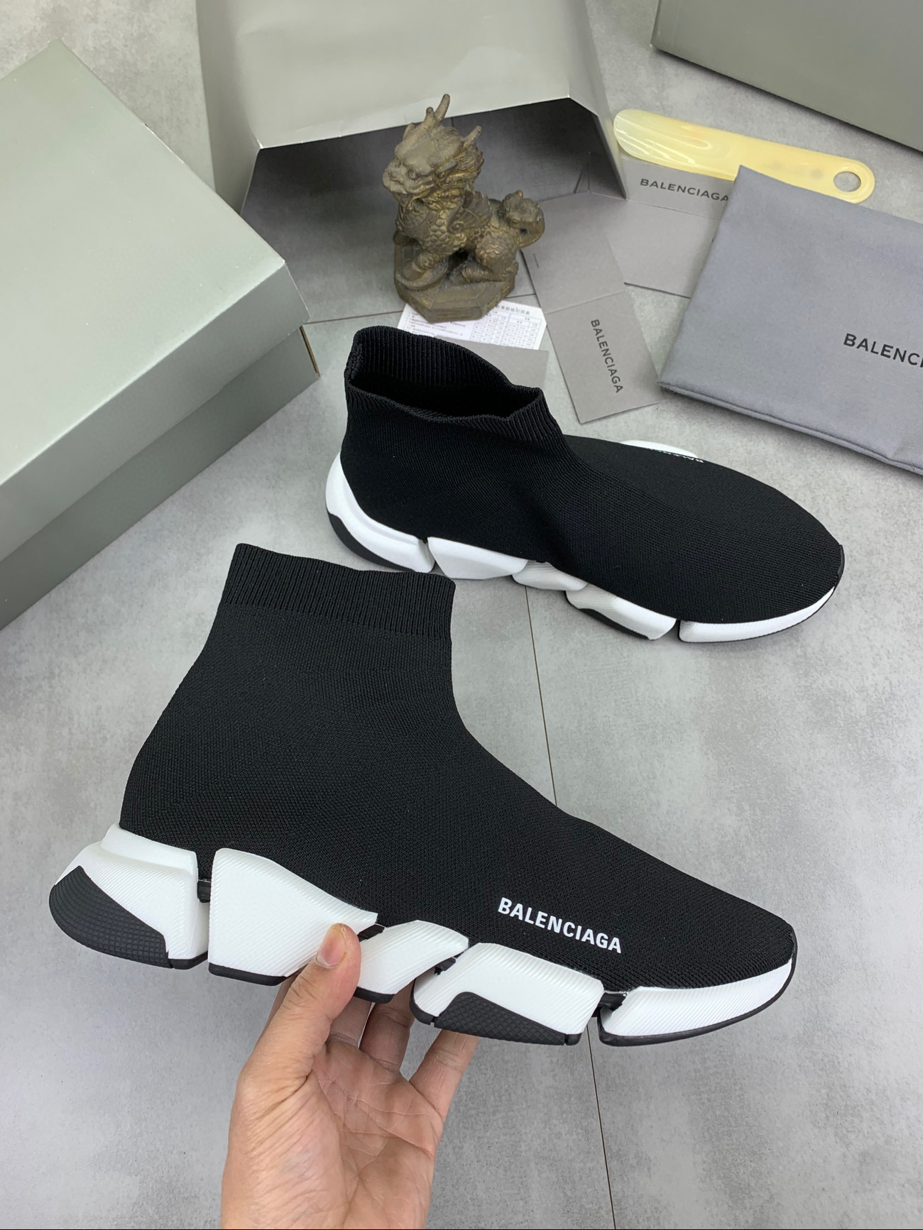 발렌시아가 스피드러너 남녀공용 신발 운동화