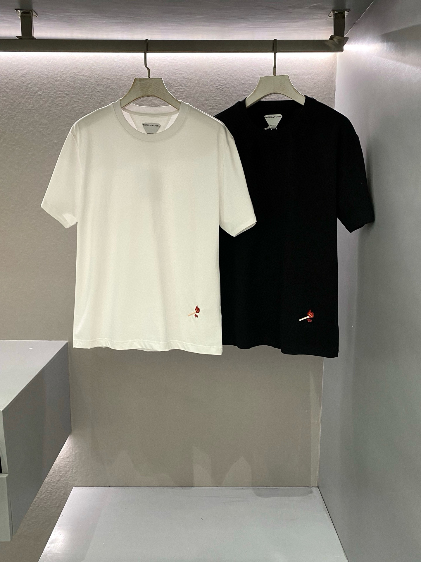 보테가베네타 2컬러 남자 반팔티