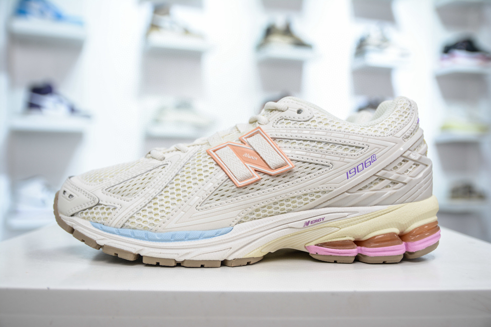 뉴발란스 1906 남녀공용 신발 운동화 스니커즈