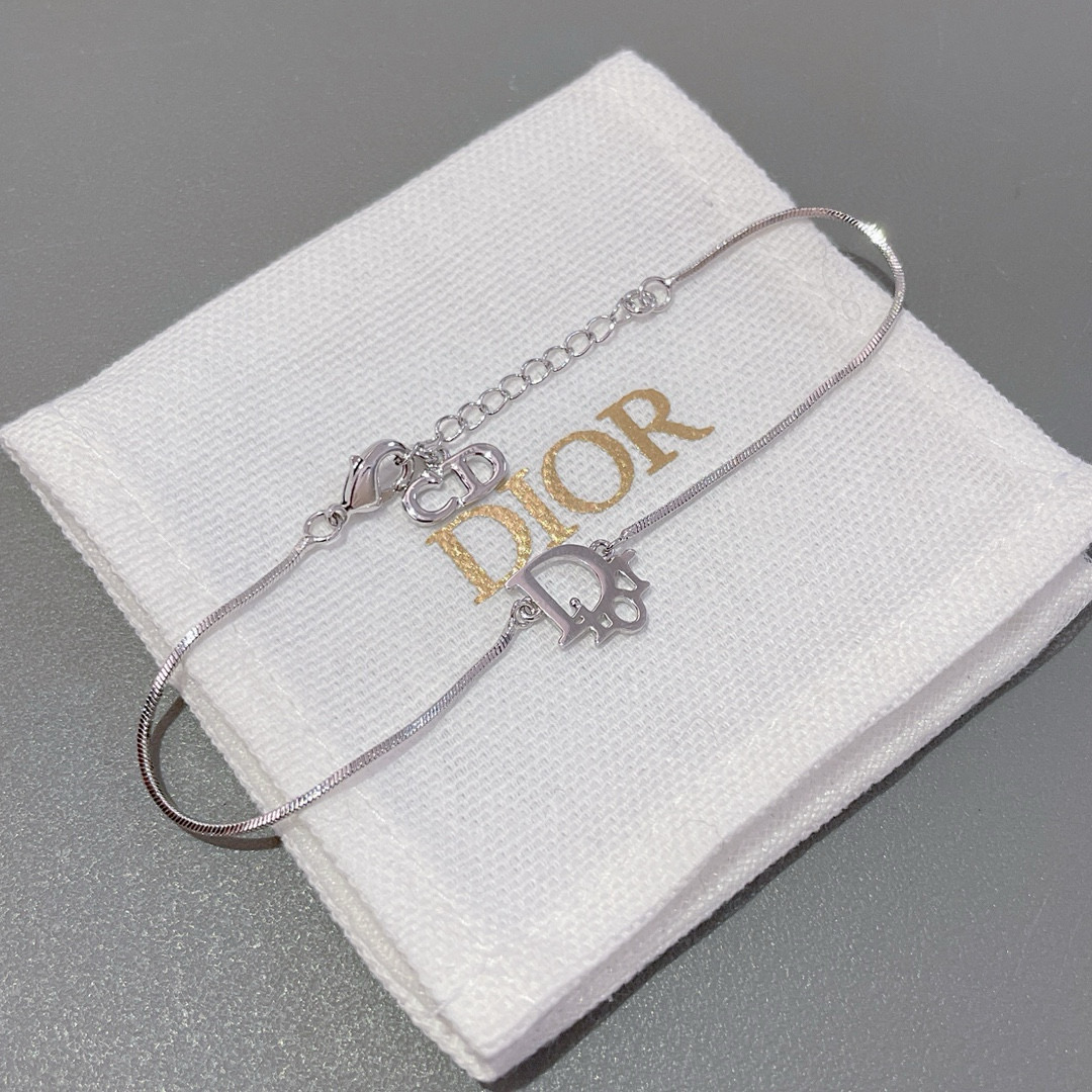 디올 팔찌
