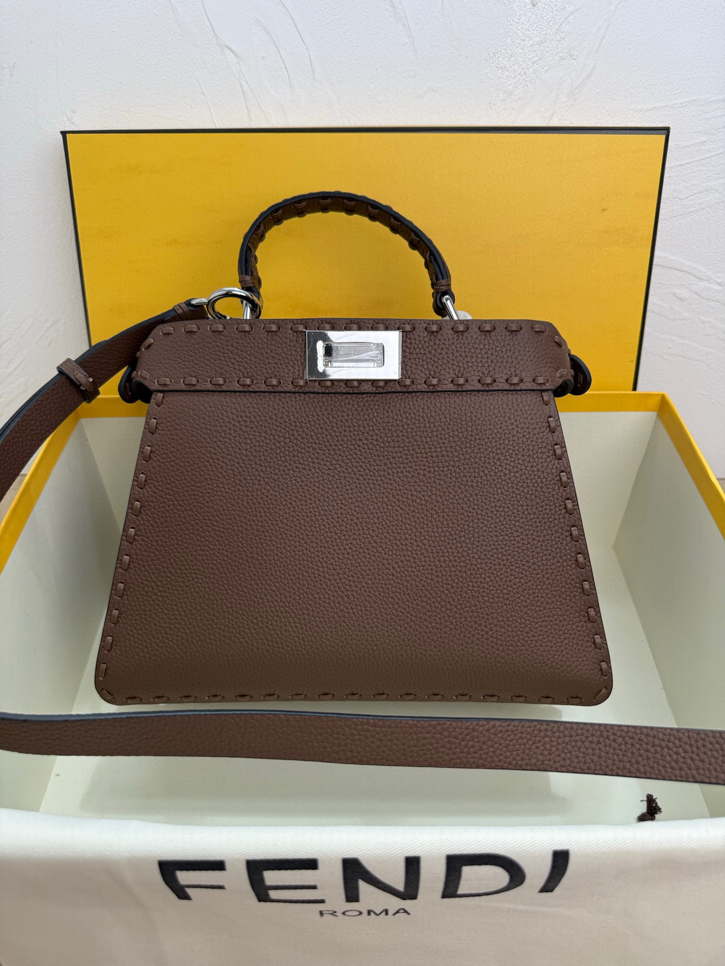 펜디 여자가방 8BN327