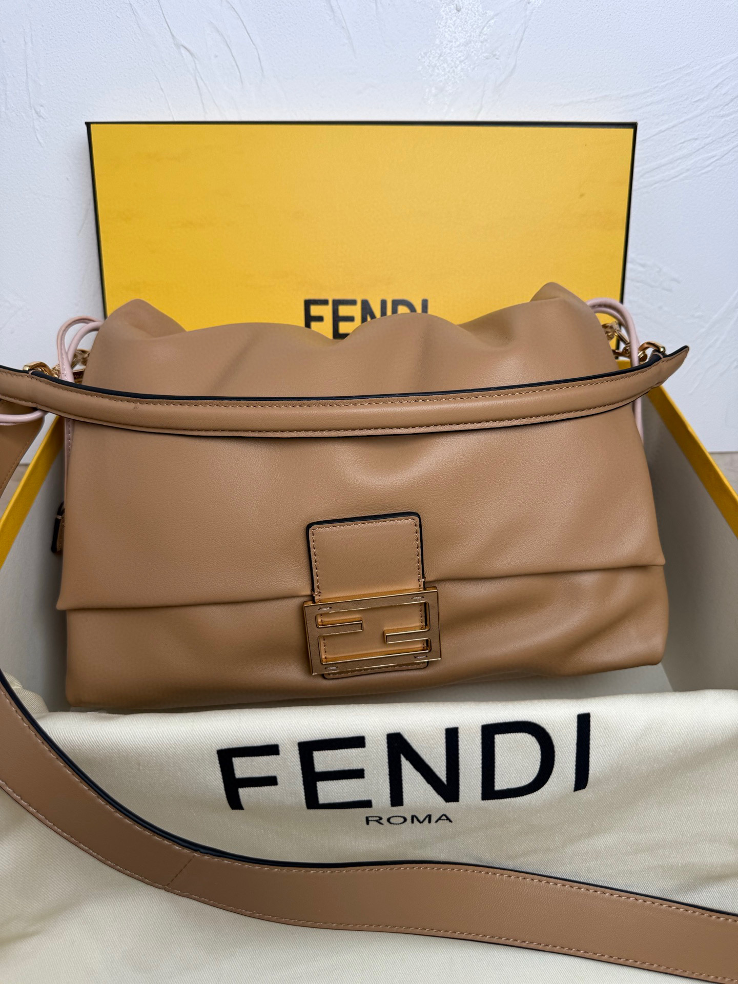 펜디 여자가방 8832