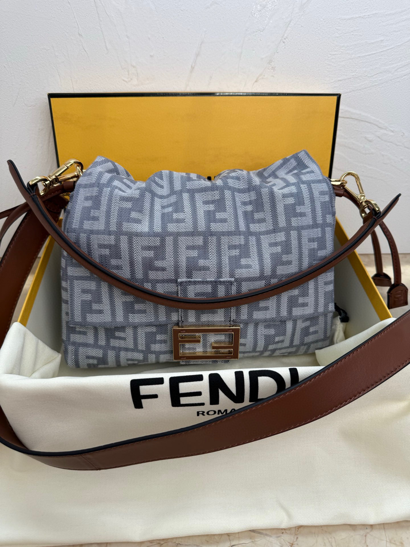 펜디 여자가방 8833