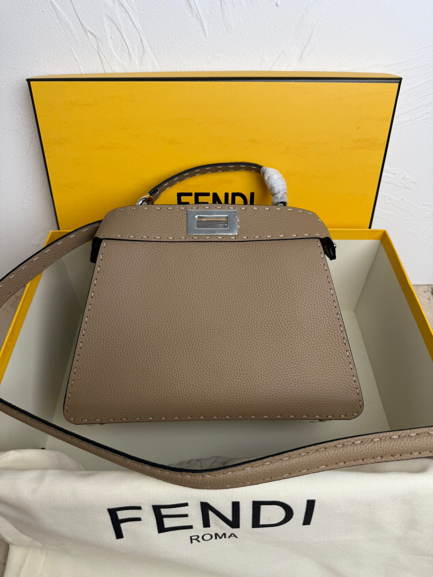 펜디 여자가방 8BN327