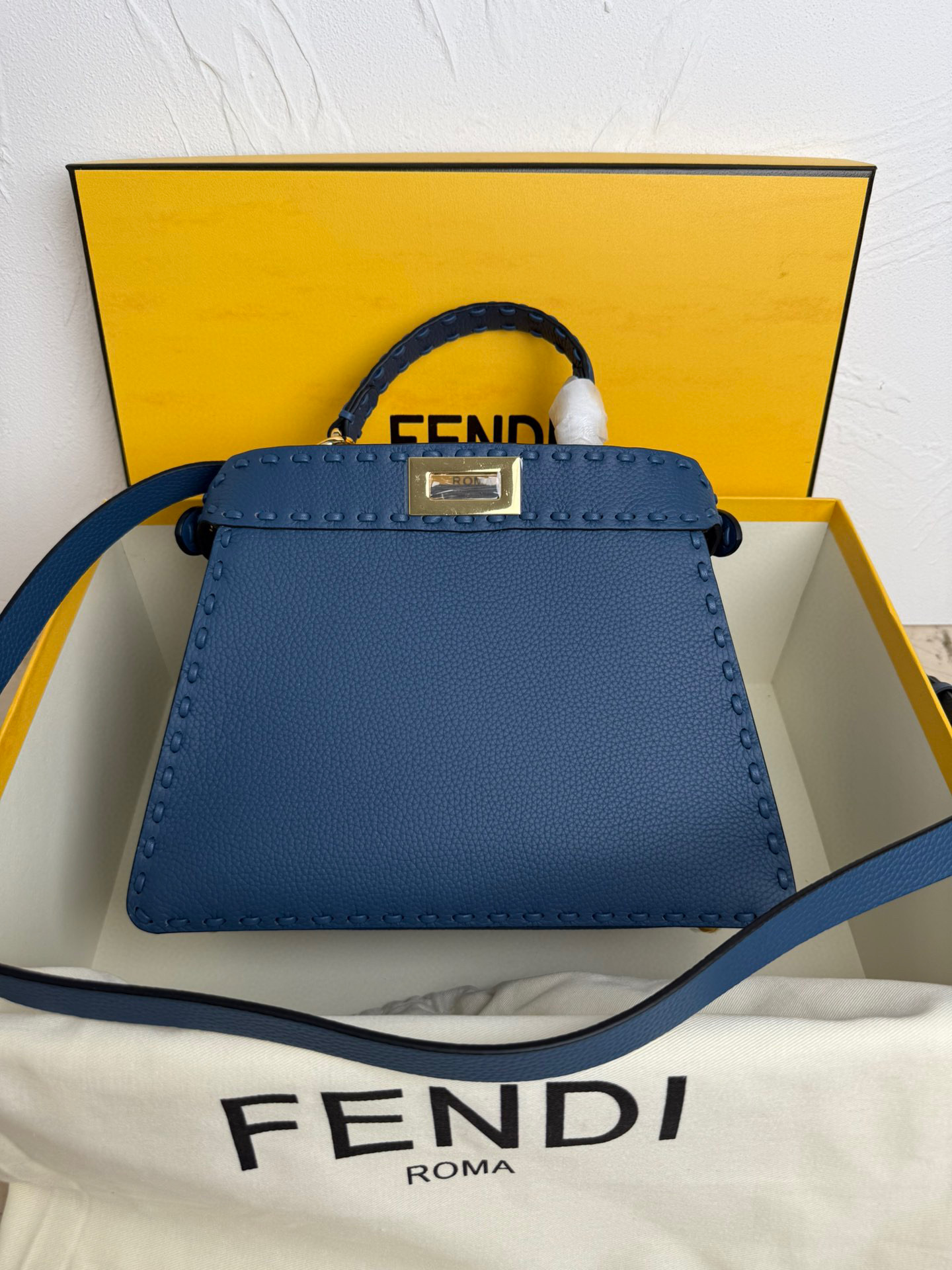 펜디 여자가방 8BN327