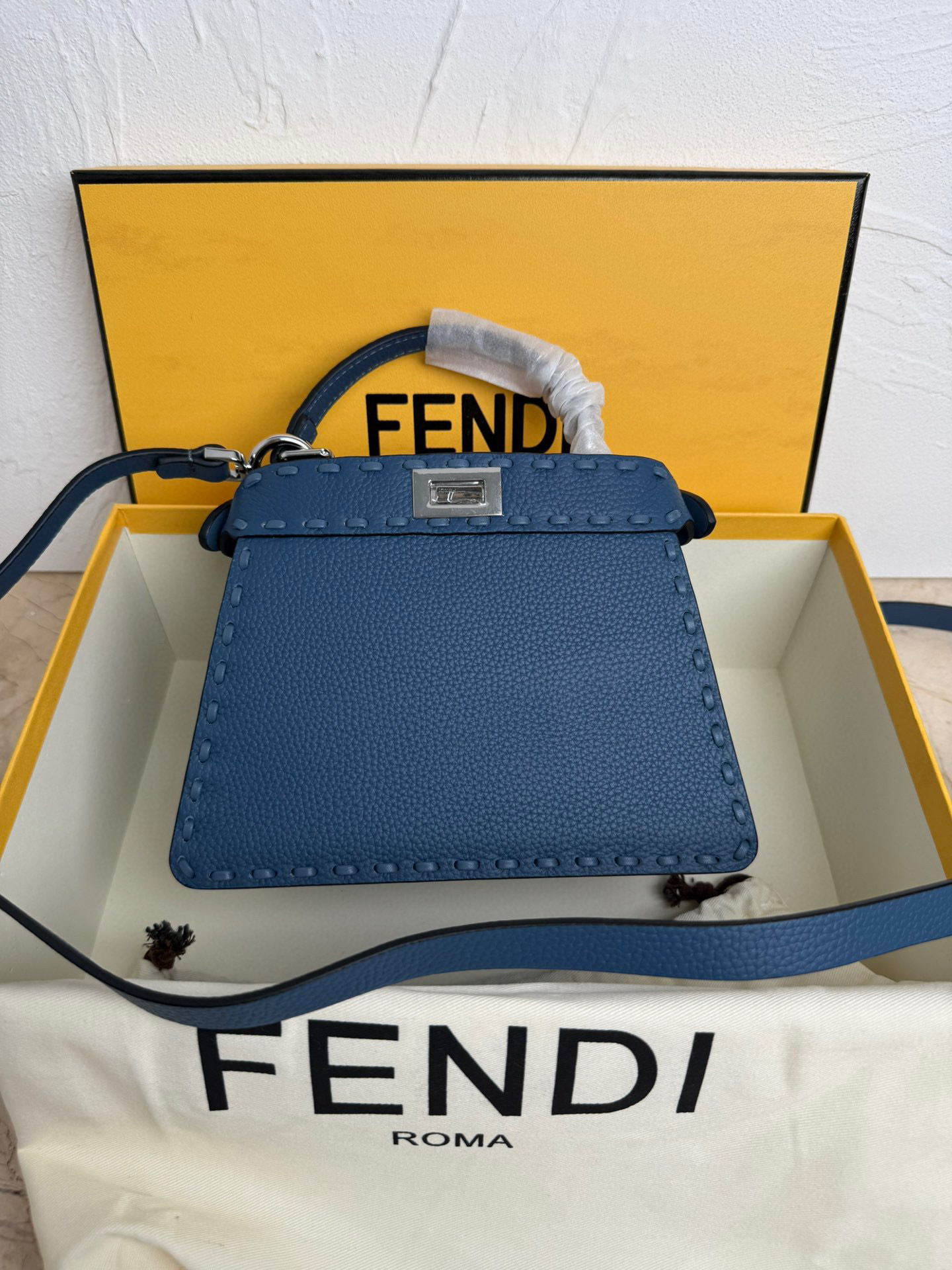 펜디 여자가방 8BN327