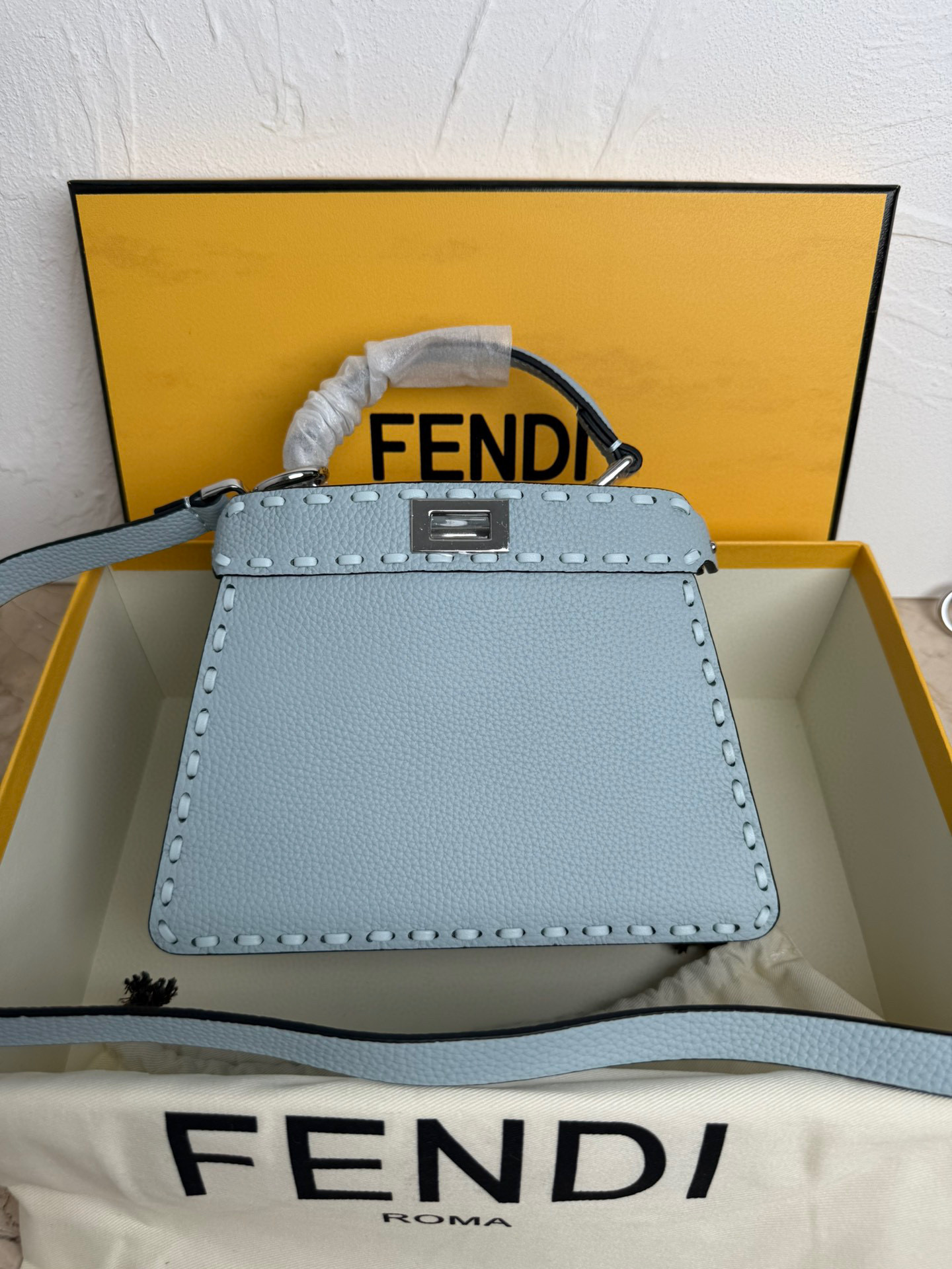 펜디 여자가방 8BN327