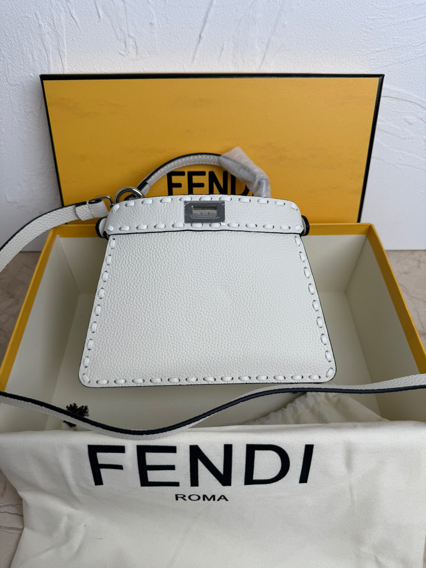 펜디 여자가방 8BN327