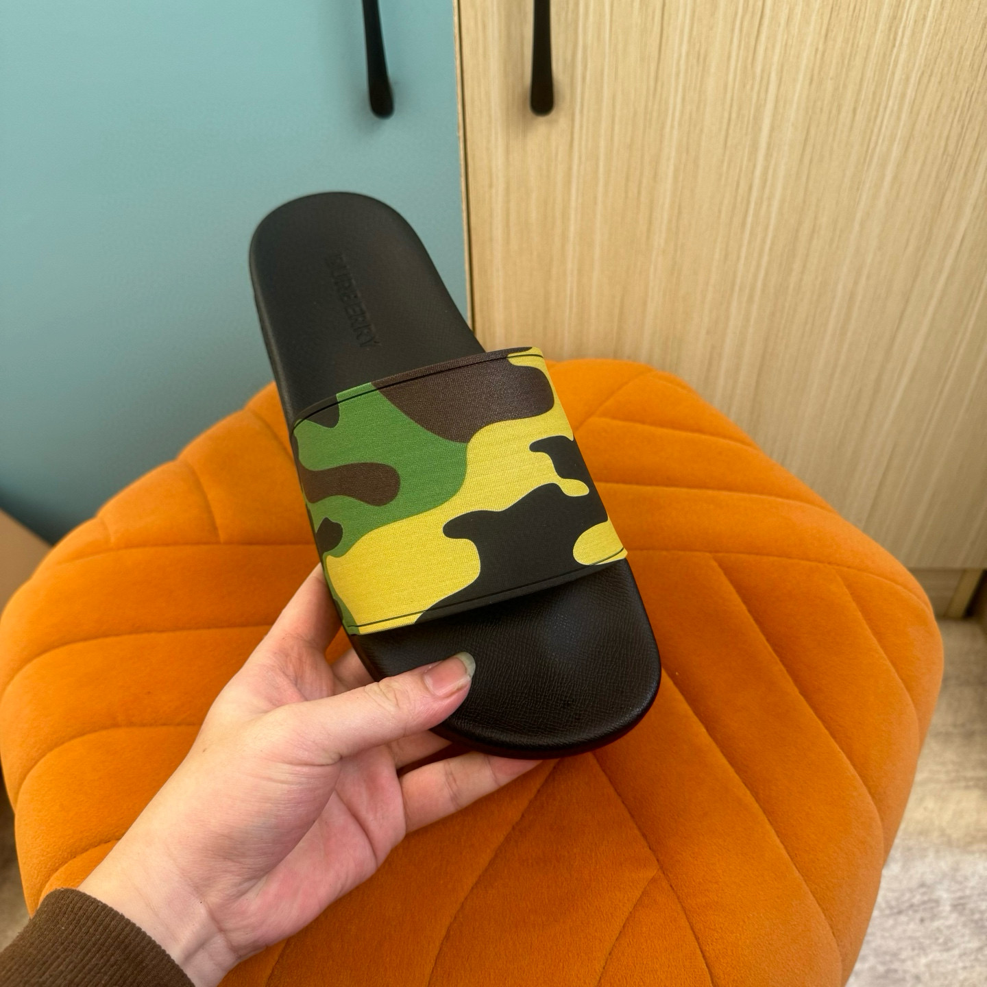 버버리 남녀공용 슬리퍼