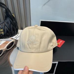 로로피아나 모자