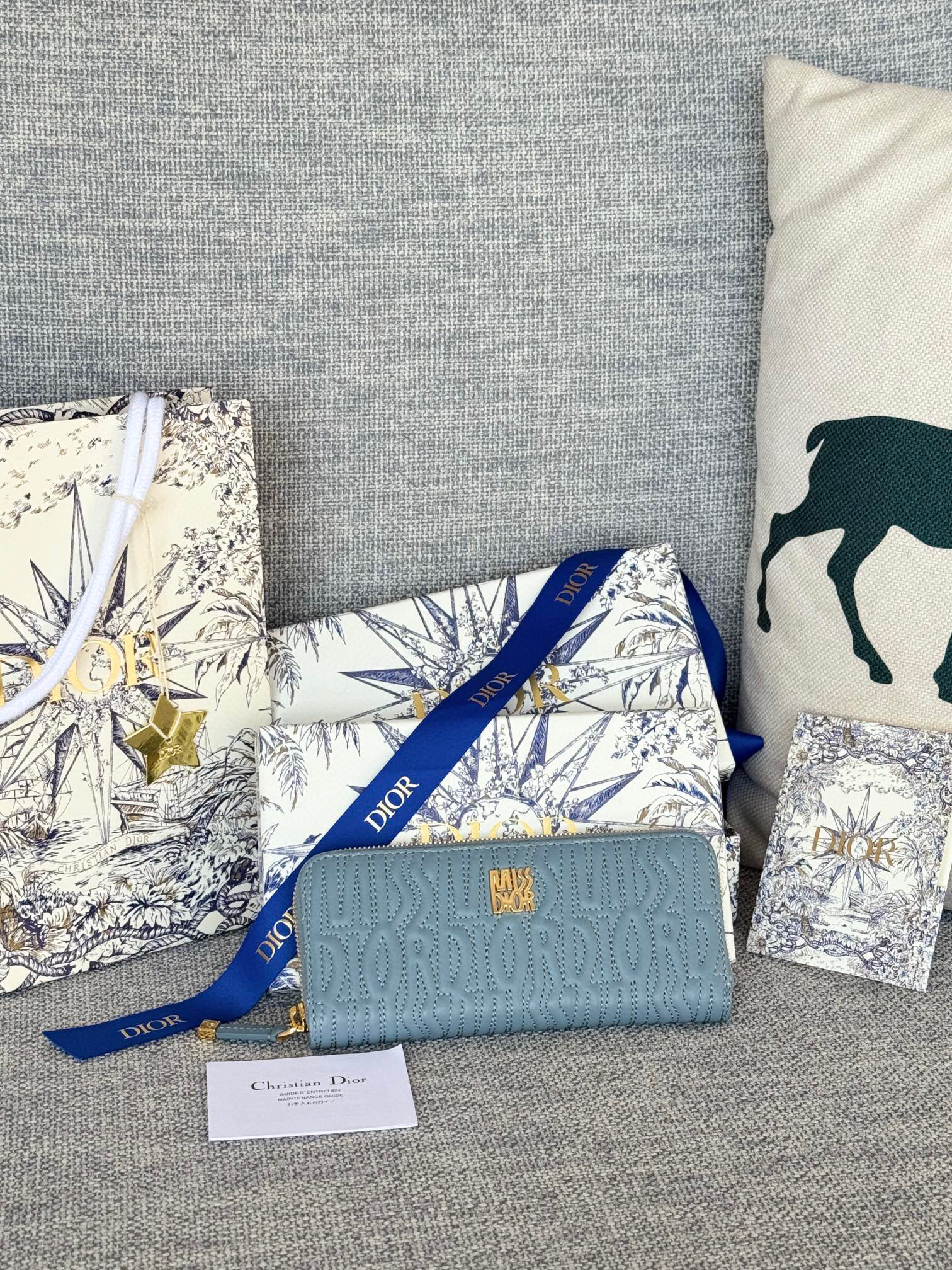 디올 S3604UBTK_M05N 여자 장지갑