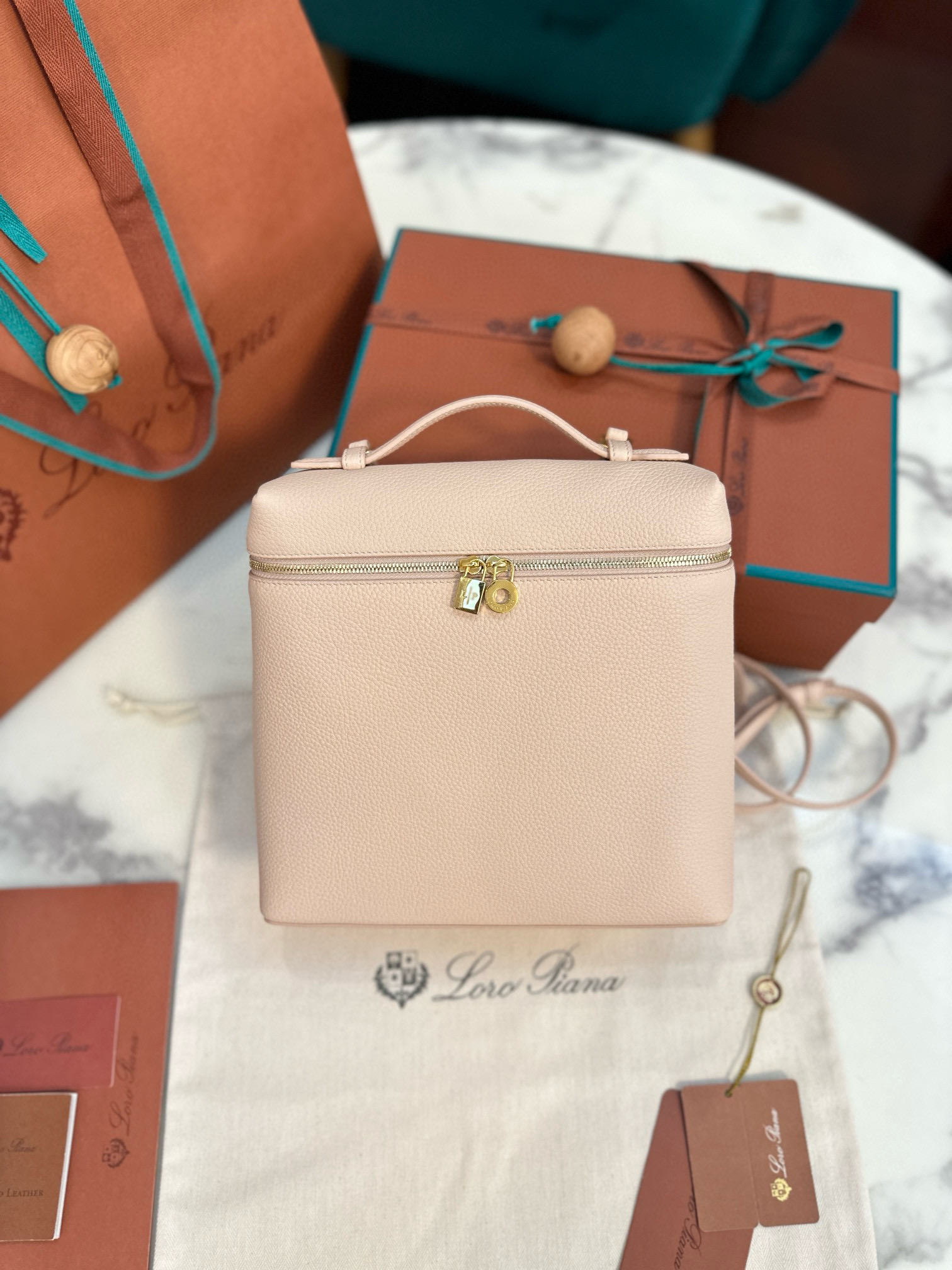 로로피아나 여자가방