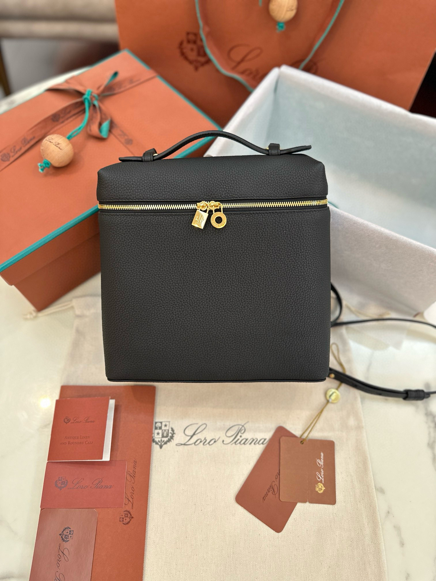 로로피아나 여자가방