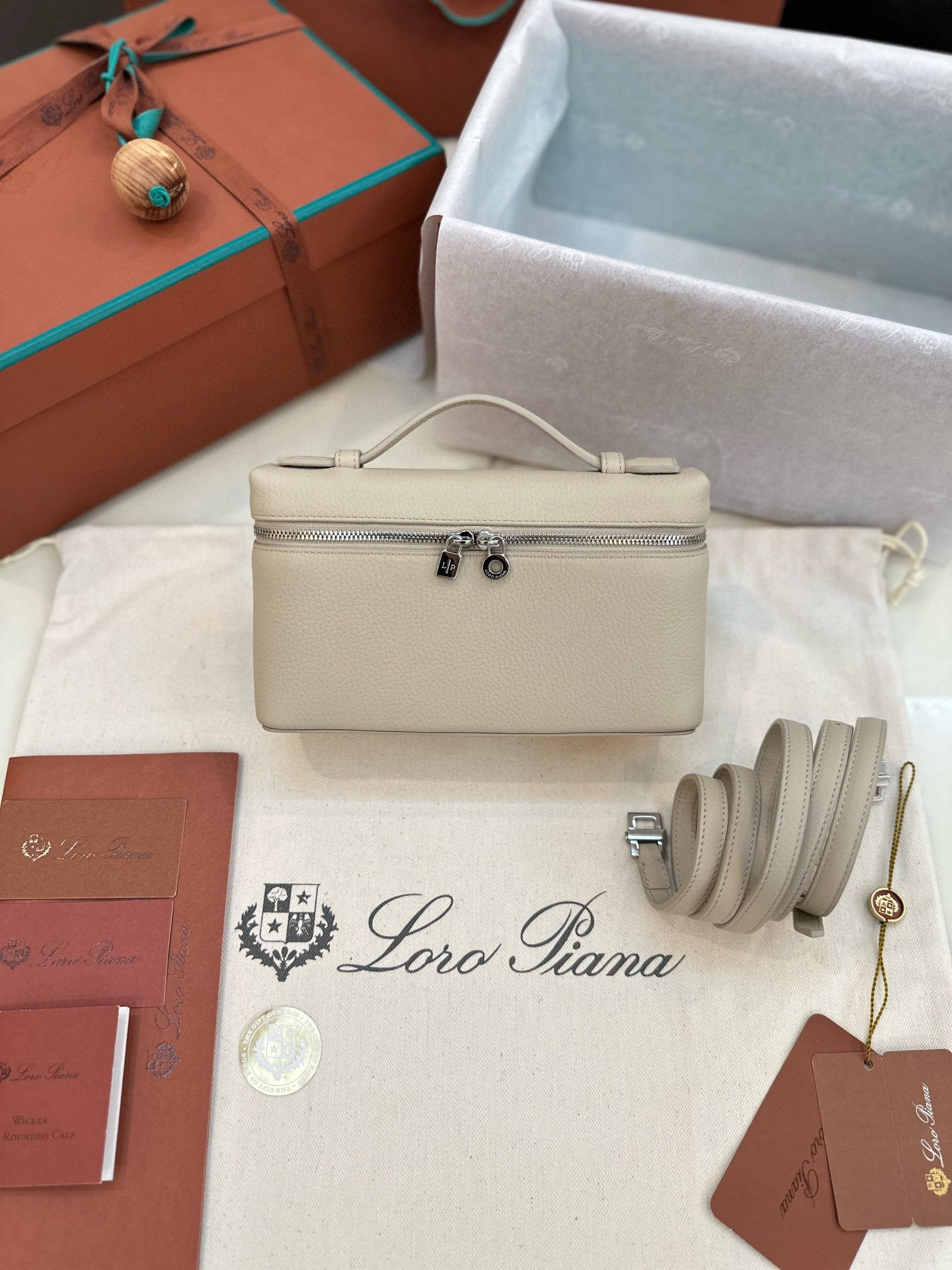 로로피아나 여자가방