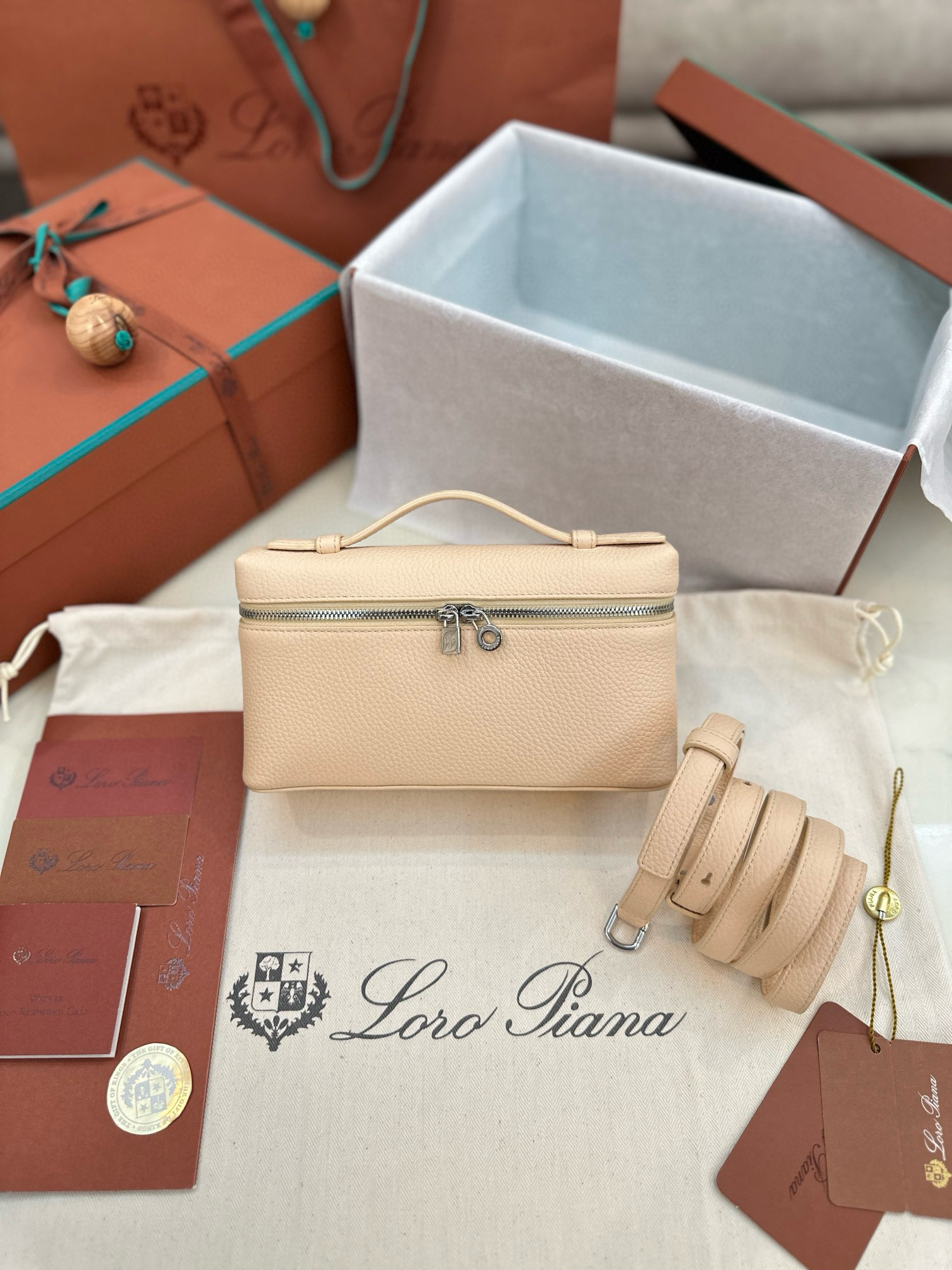 로로피아나 여자가방