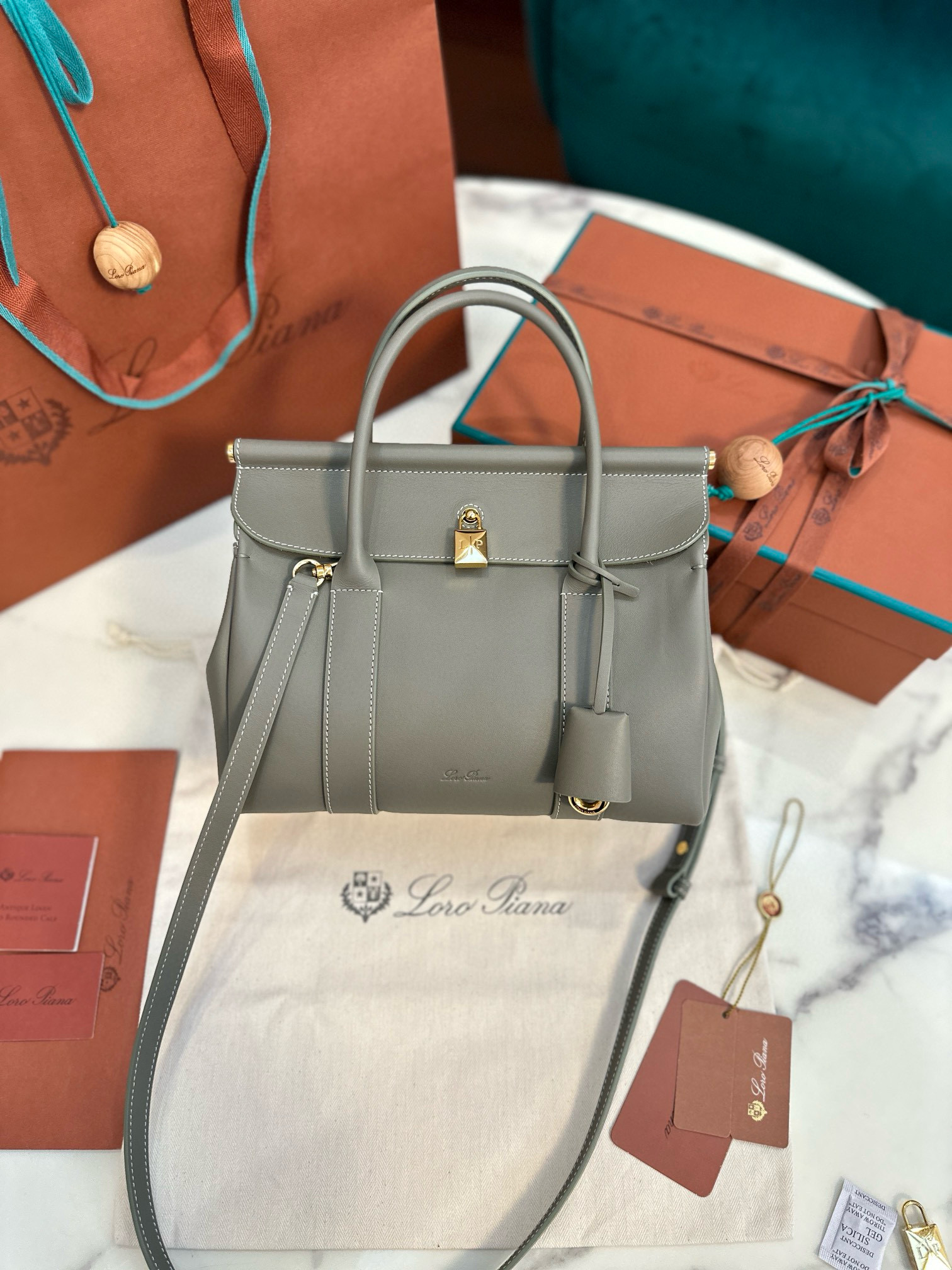 로로피아나 여자가방