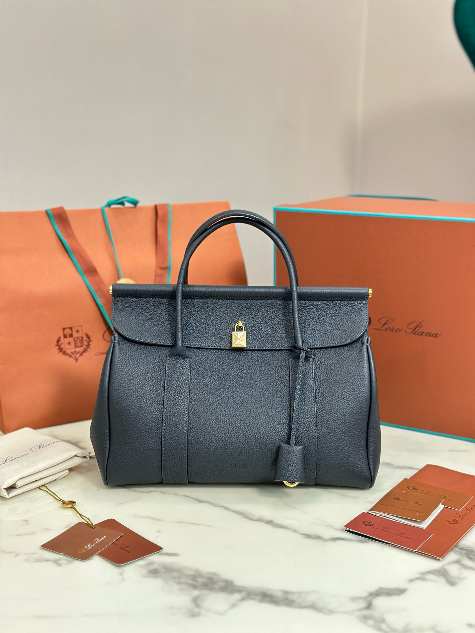 로로피아나 여자가방