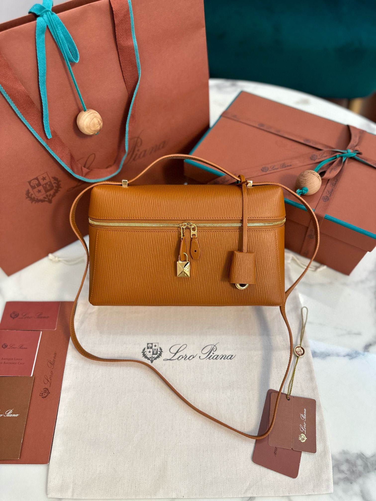 로로피아나 여자가방