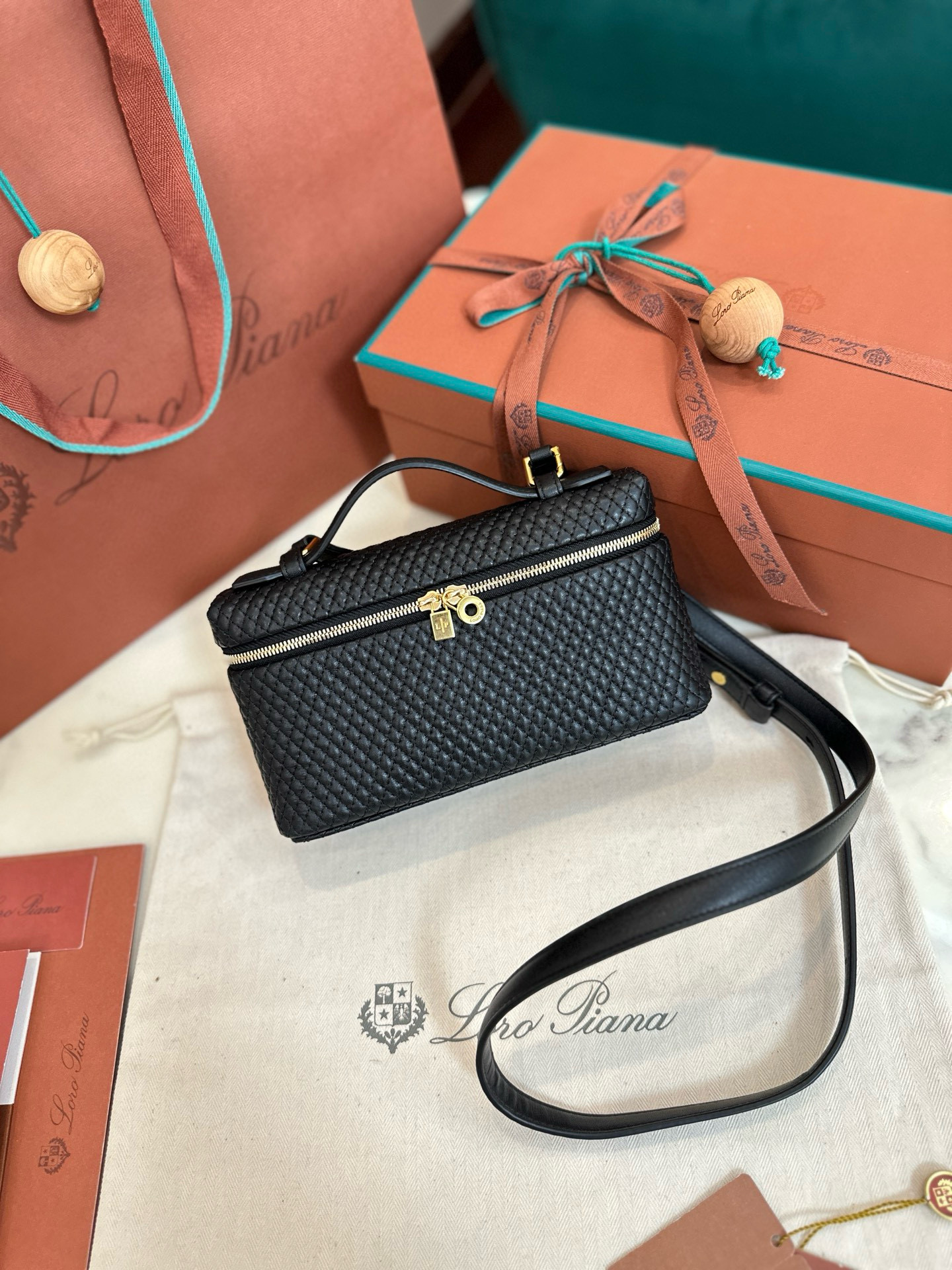 로로피아나 여자가방