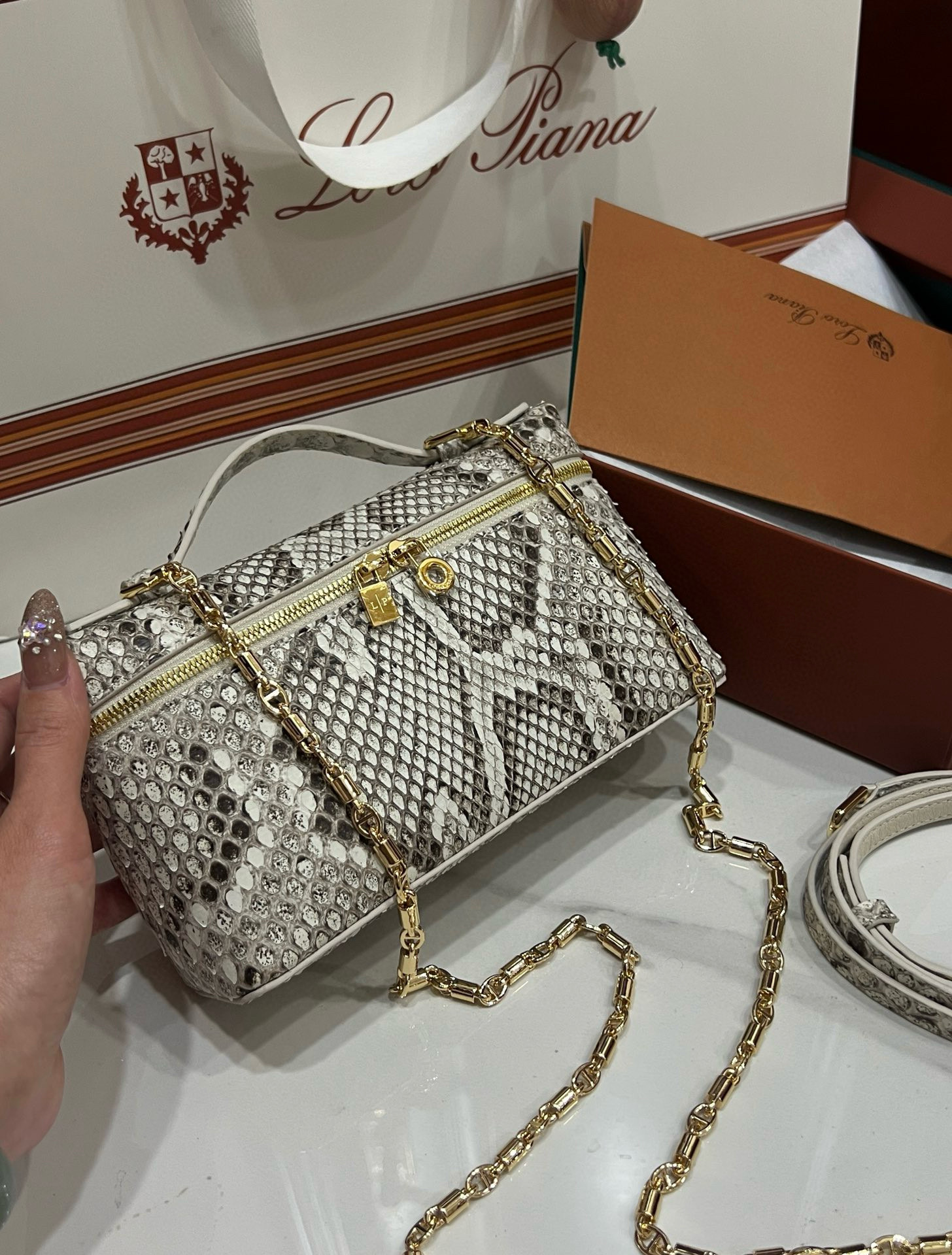 로로피아나 여자가방