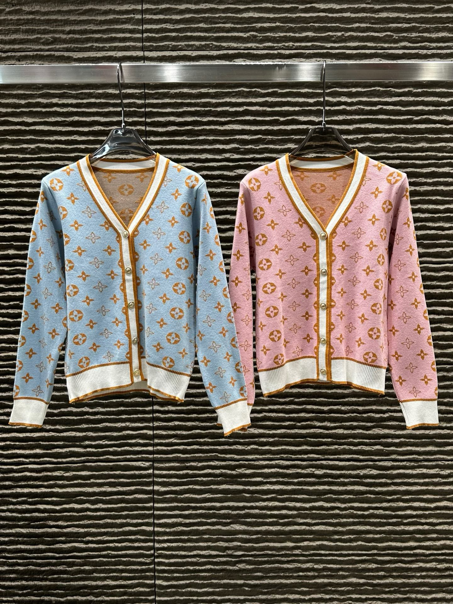 루이비통 2컬 남자 가디건