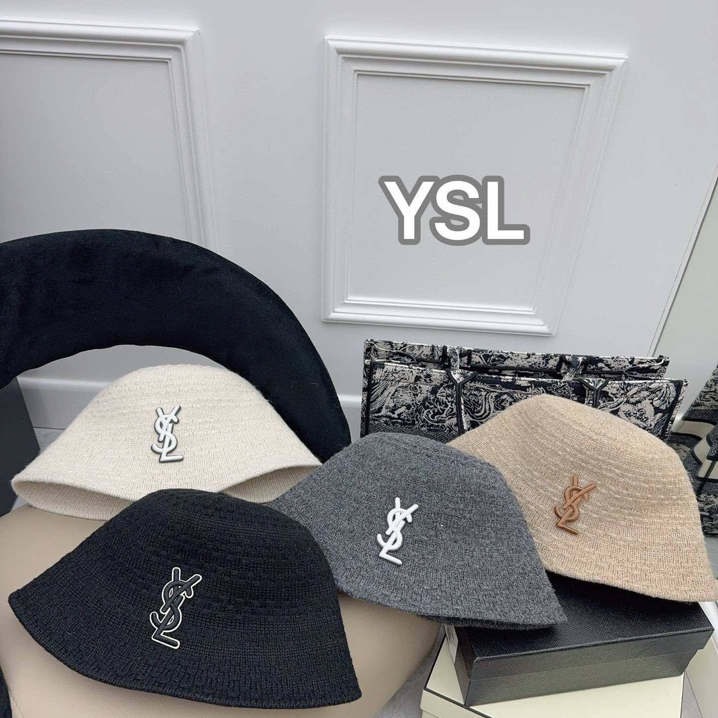 생로랑 겨울 모자