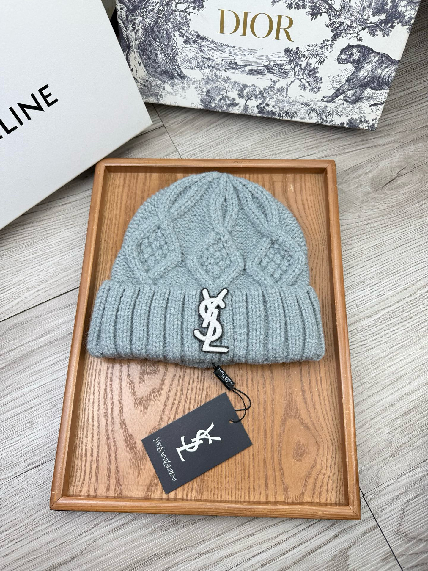 생로랑 겨울 모자