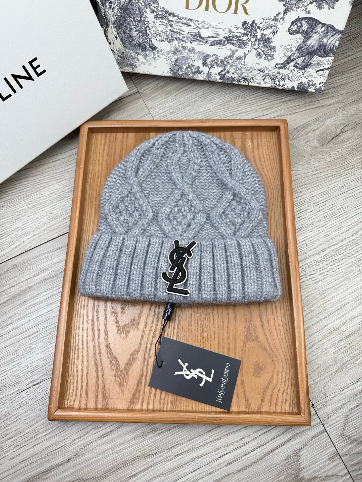 생로랑 겨울 모자