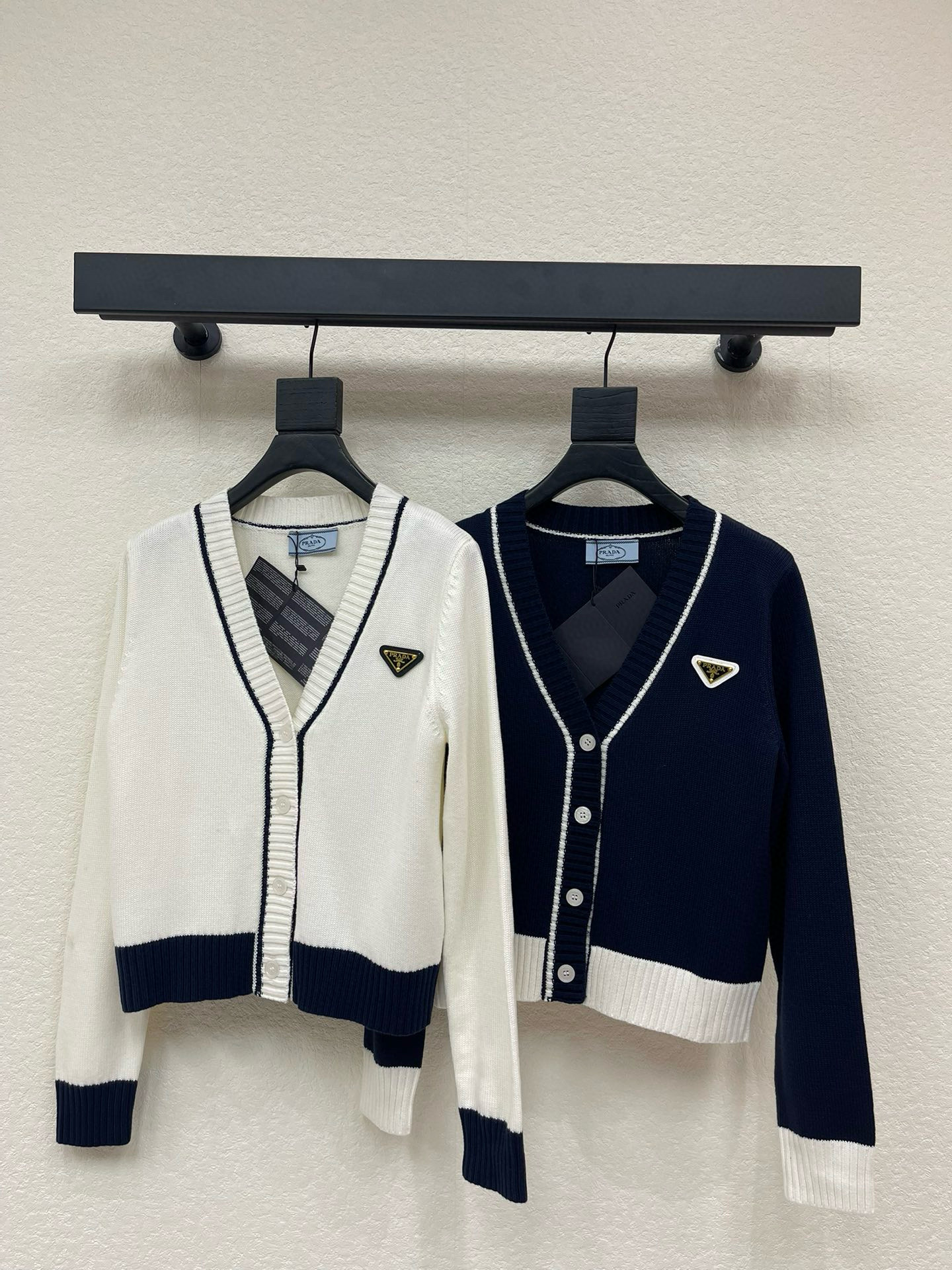 프라다 2컬러 여자 가디건